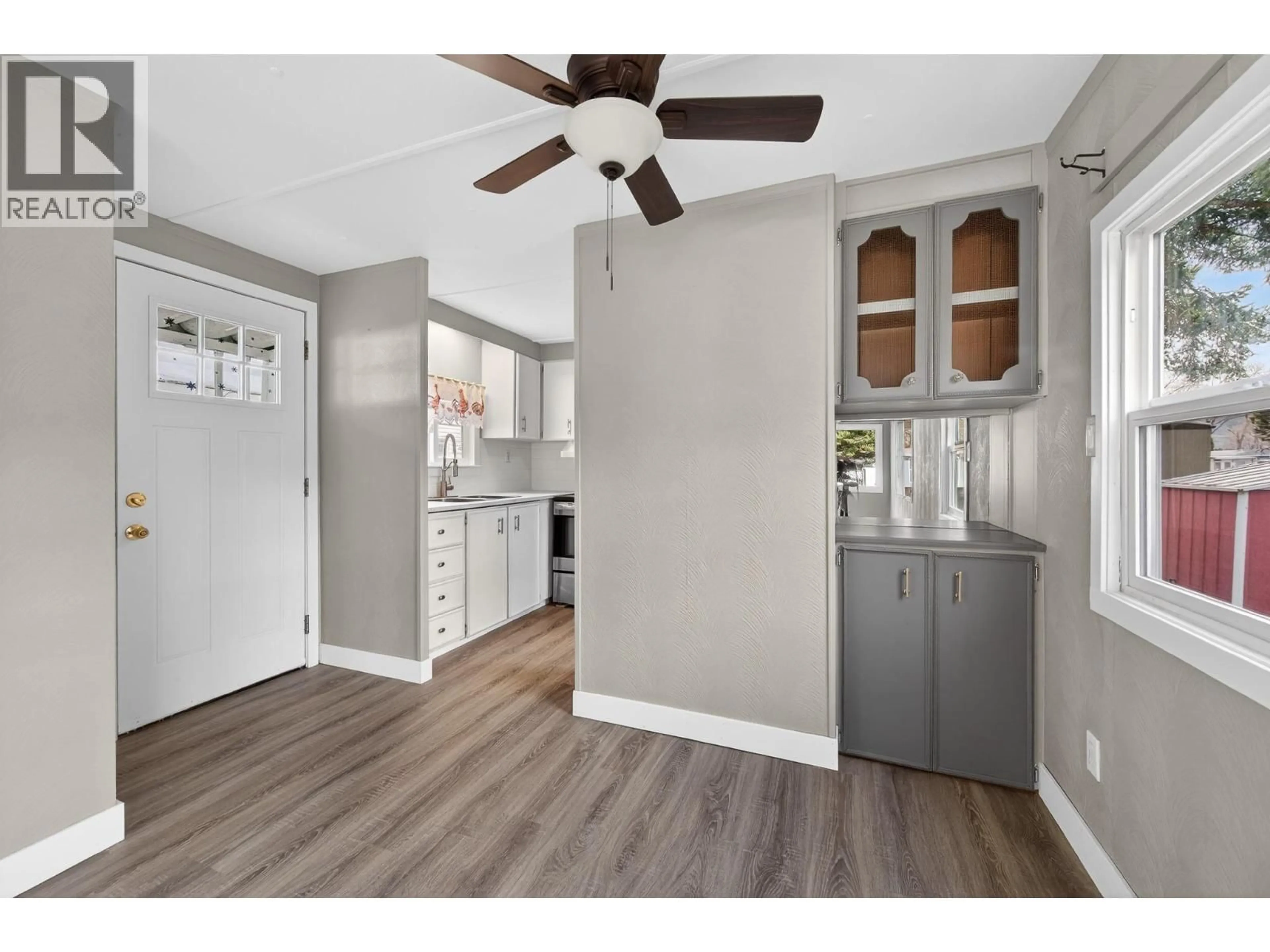 Open concept kitchen, wood/laminate floor for 49 - 2401 ORD ROAD, Kamloops British Columbia V2C7V8