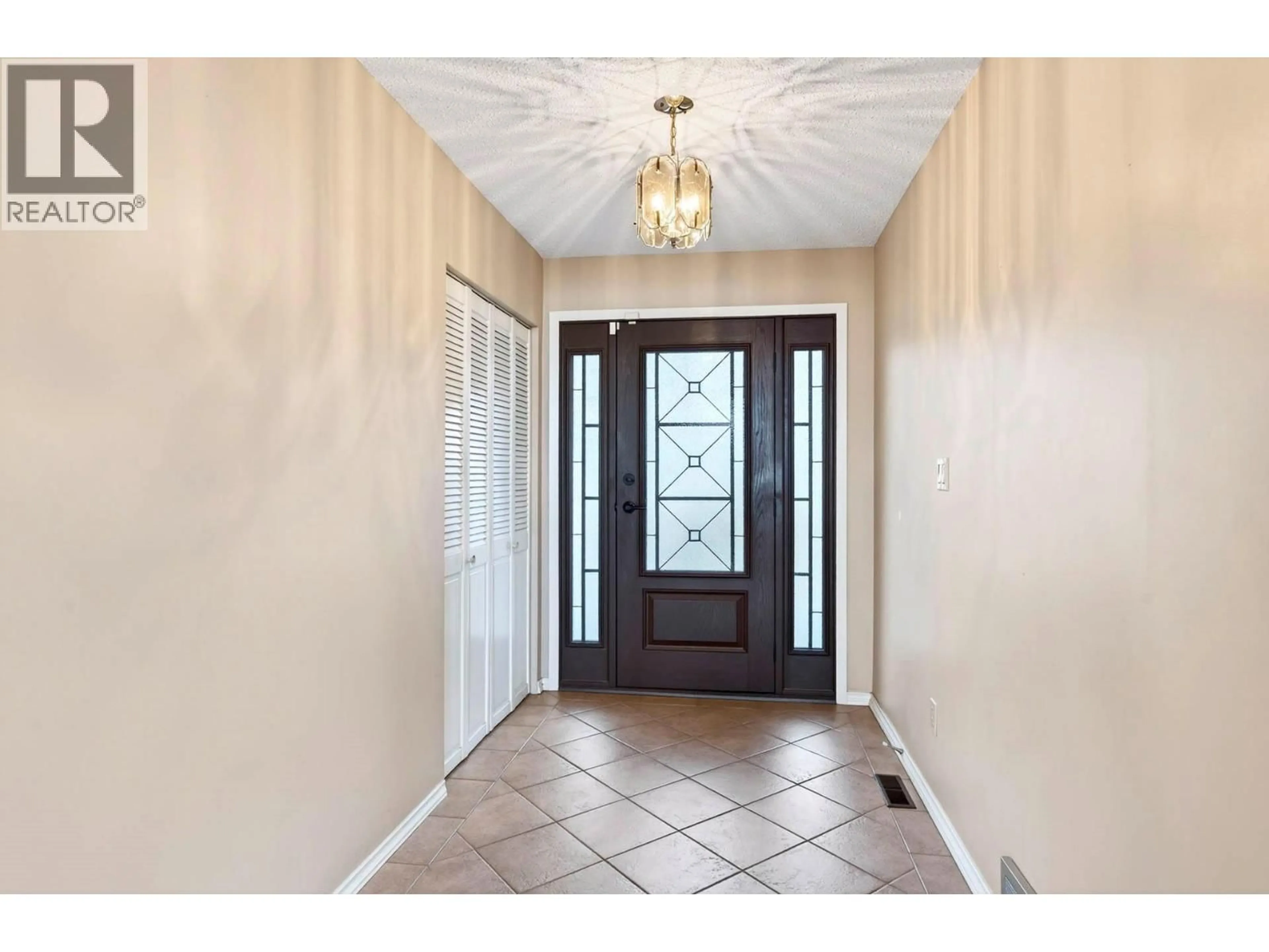 Indoor entryway for 39 WHITESHIELD CRESCENT SOUTH, Kamloops British Columbia V2E1P3