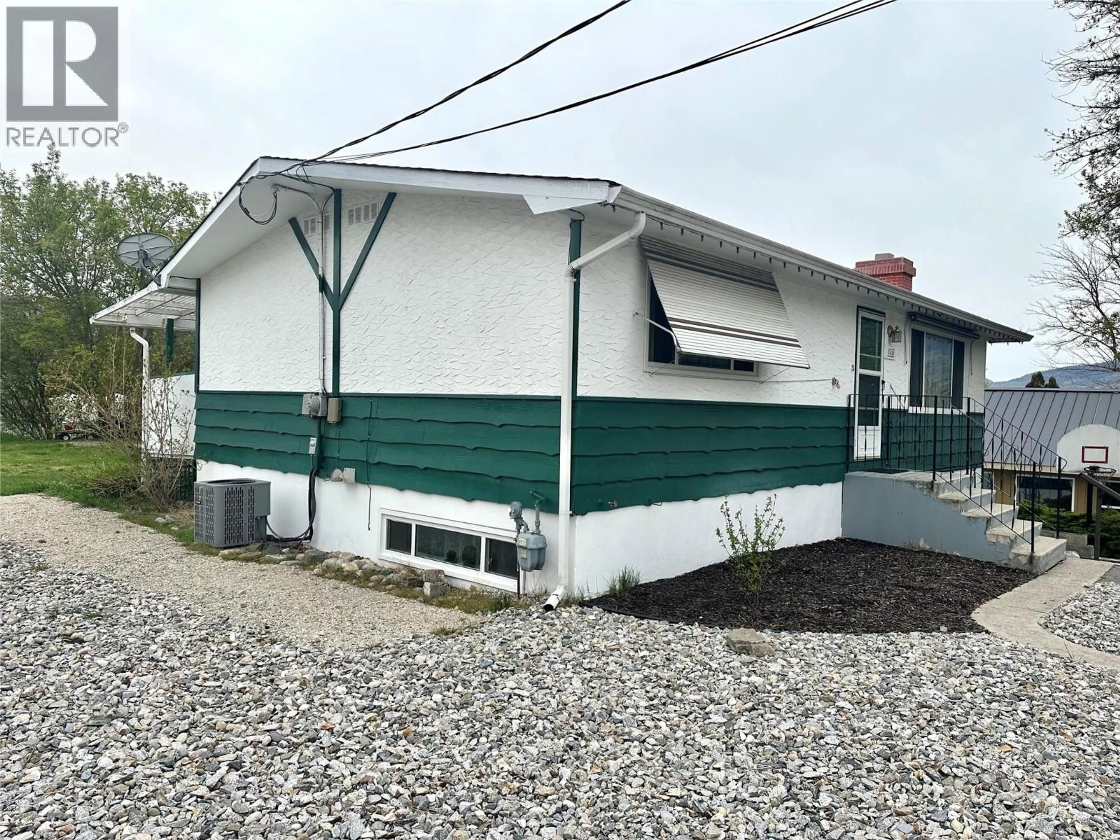 Home with vinyl exterior material, street for 6491 PARK DRIVE DRIVE, Oliver British Columbia V0H1T4