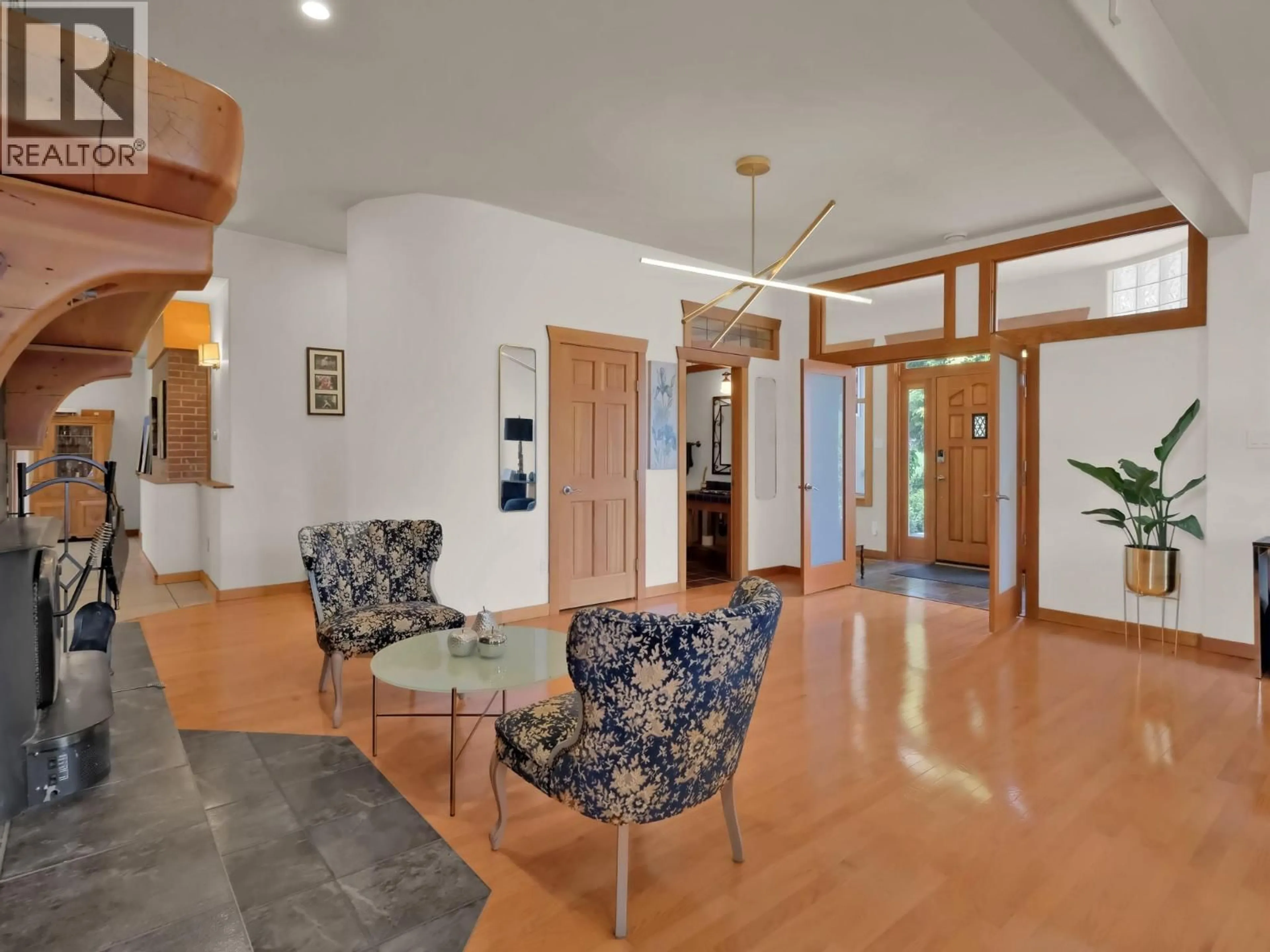 Indoor foyer for 119 SUNGLO DRIVE, Penticton British Columbia V2A8X6