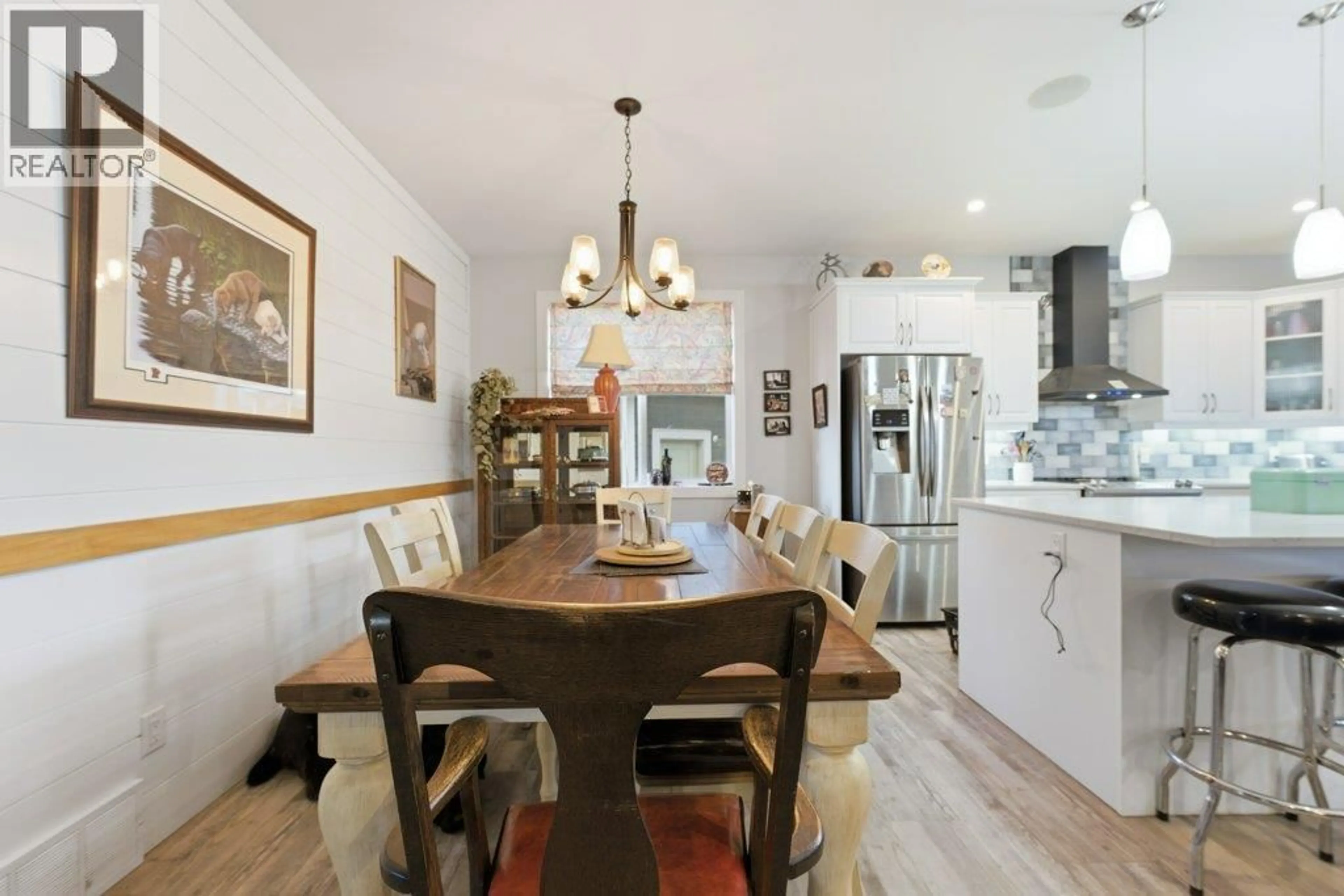 Dining room, wood/laminate floor for 4370 ROUND PRAIRIE ROAD, Spallumcheen British Columbia V0E2B4