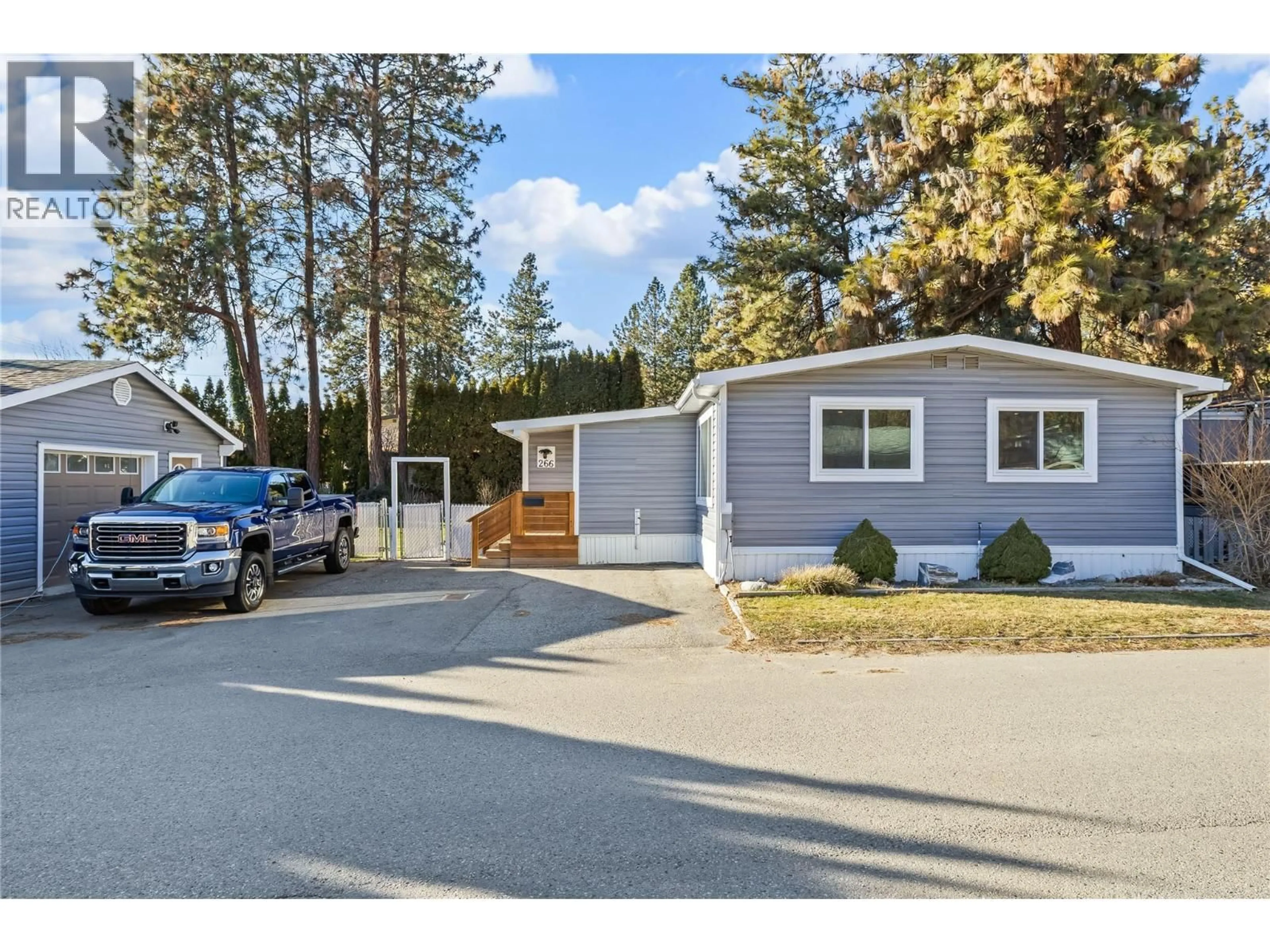 Home with vinyl exterior material, street for 266 - 1999 97 HIGHWAY SOUTH, West Kelowna British Columbia V1Z1B2