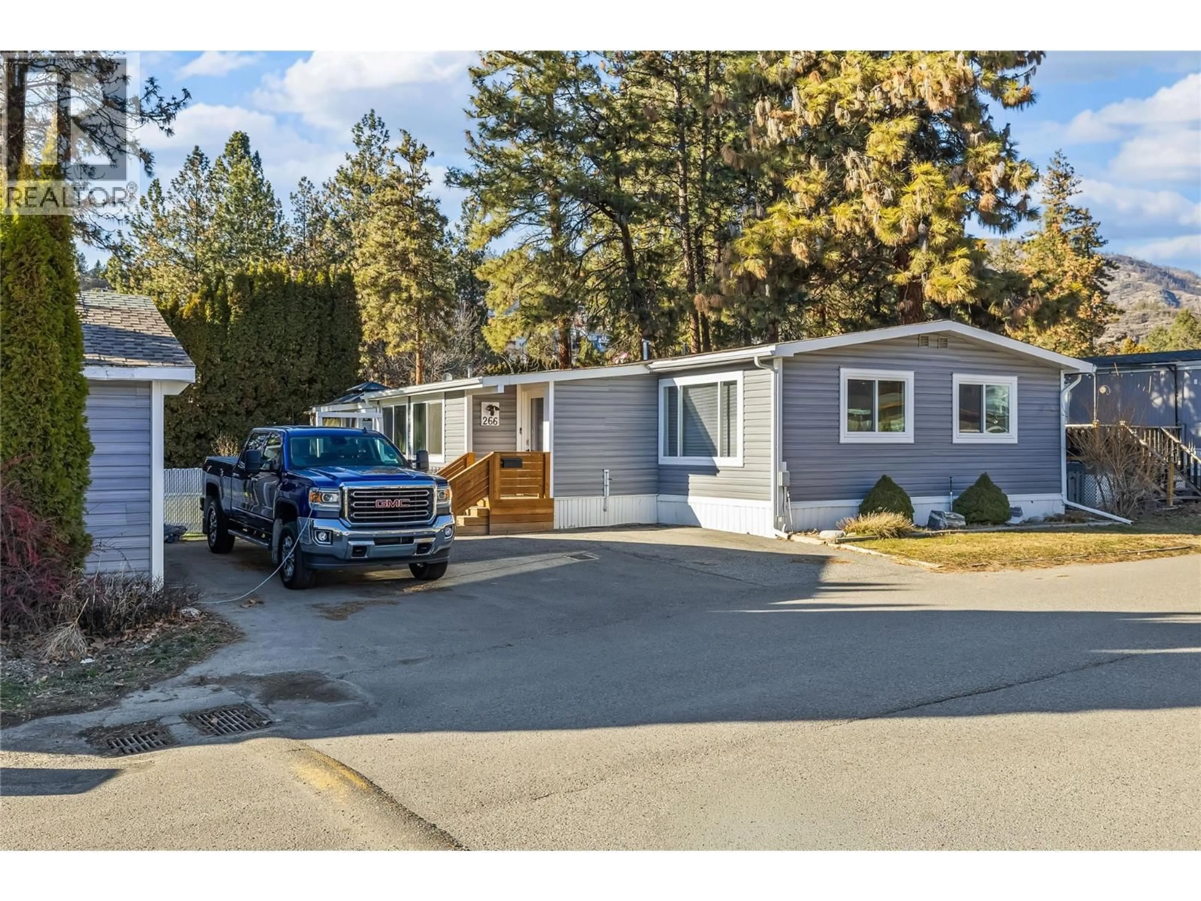 Home with vinyl exterior material, street for 266 - 1999 97 HIGHWAY SOUTH, West Kelowna British Columbia V1Z1B2