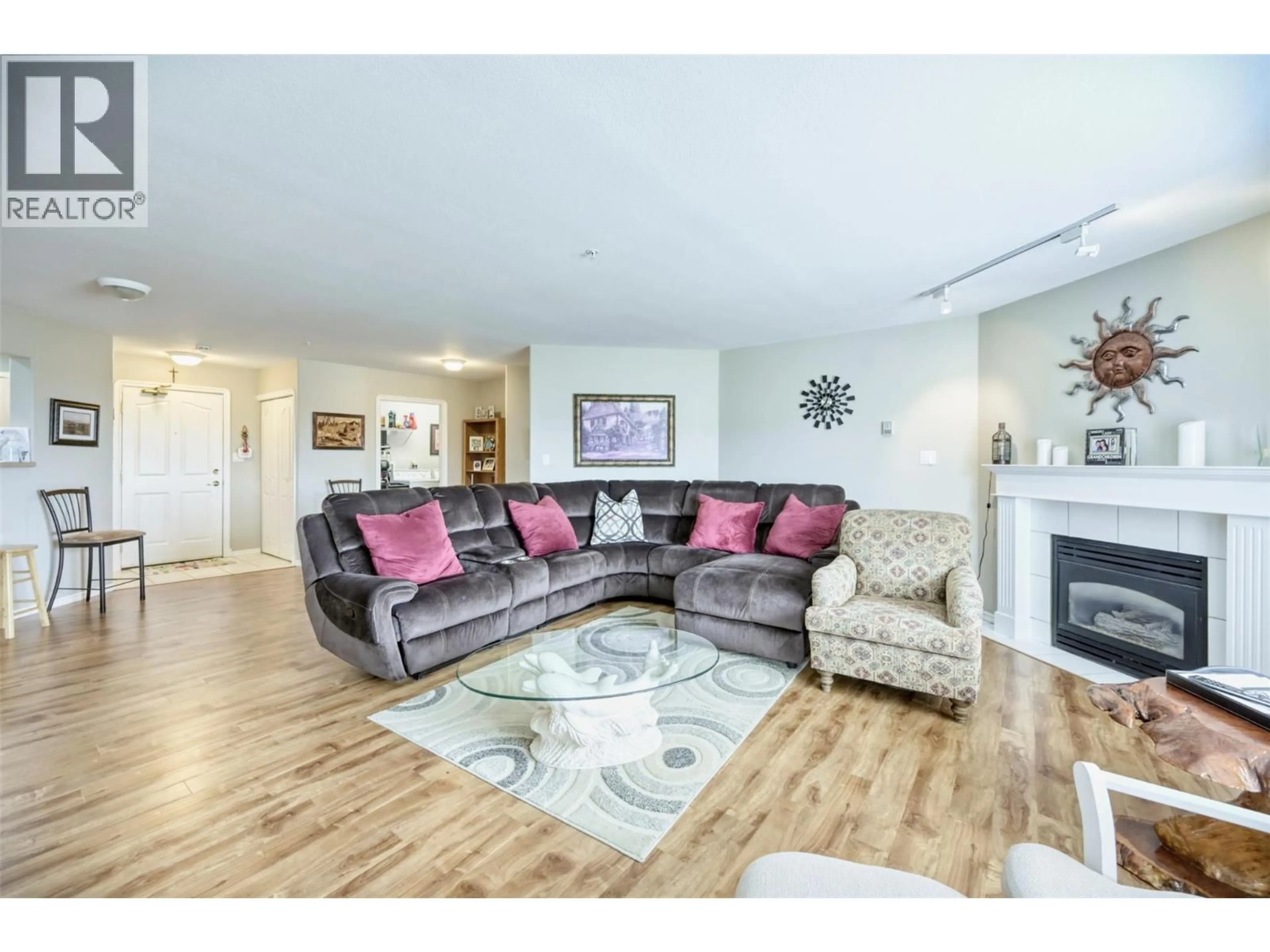 Living room with furniture, unknown for 408 - 6805 COTTONWOOD DRIVE, Osoyoos British Columbia V0H1V3