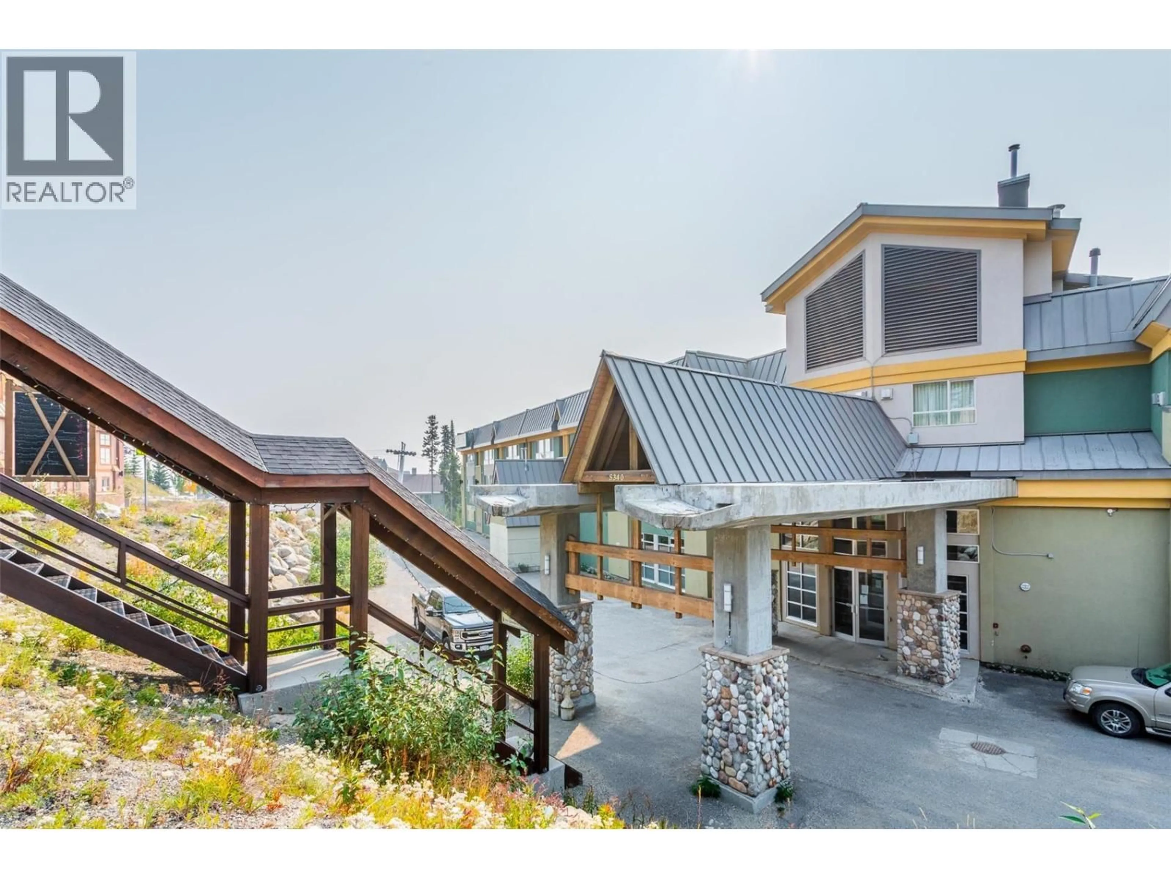 Indoor foyer for 203 - 5340 BIG WHITE ROAD, Big White British Columbia V1P1P3