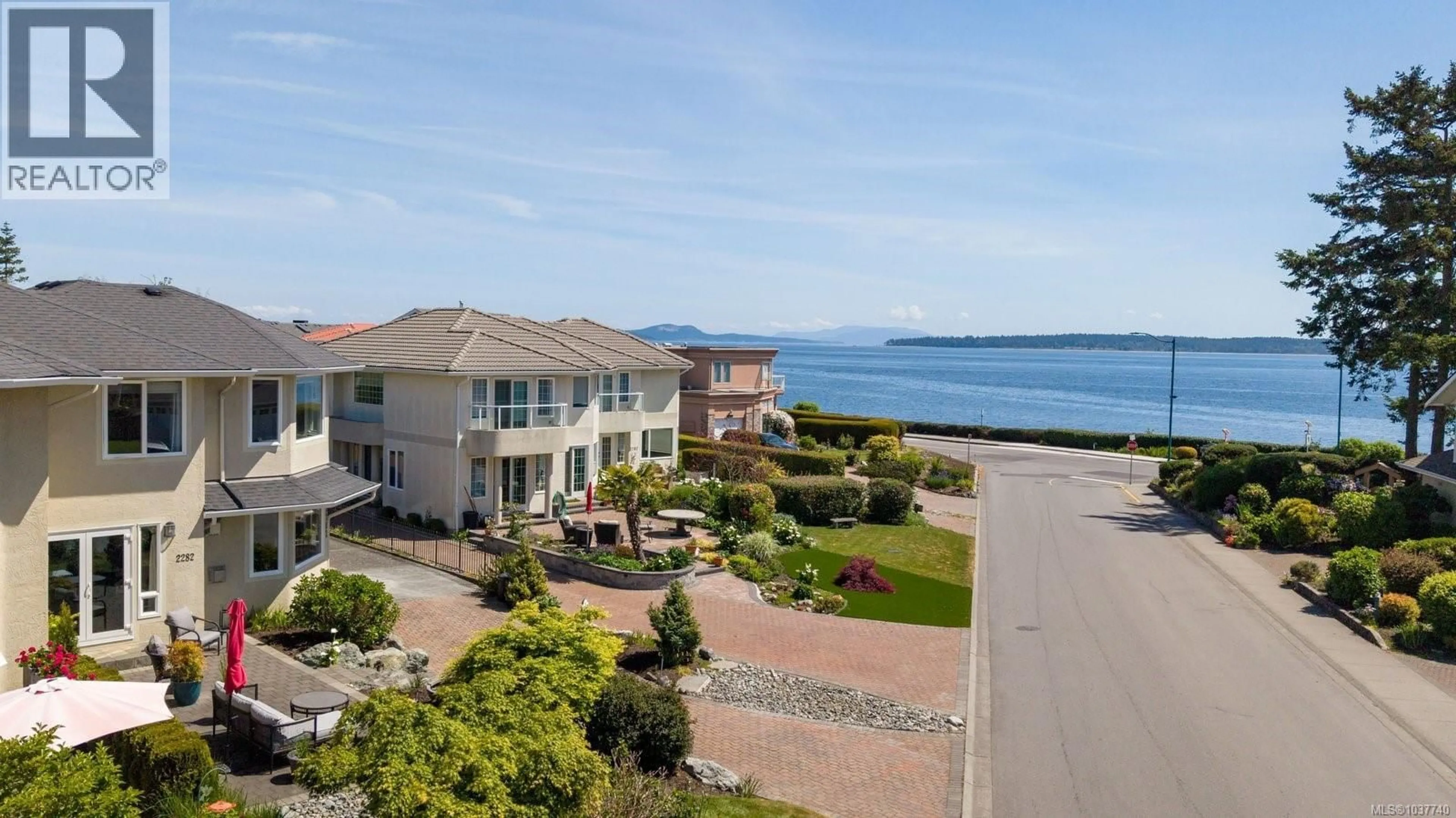 A pic from outside/outdoor area/front of a property/back of a property/a pic from drone, water/lake/river/ocean view for 2282 FROST AVENUE, Sidney British Columbia V8L1P9