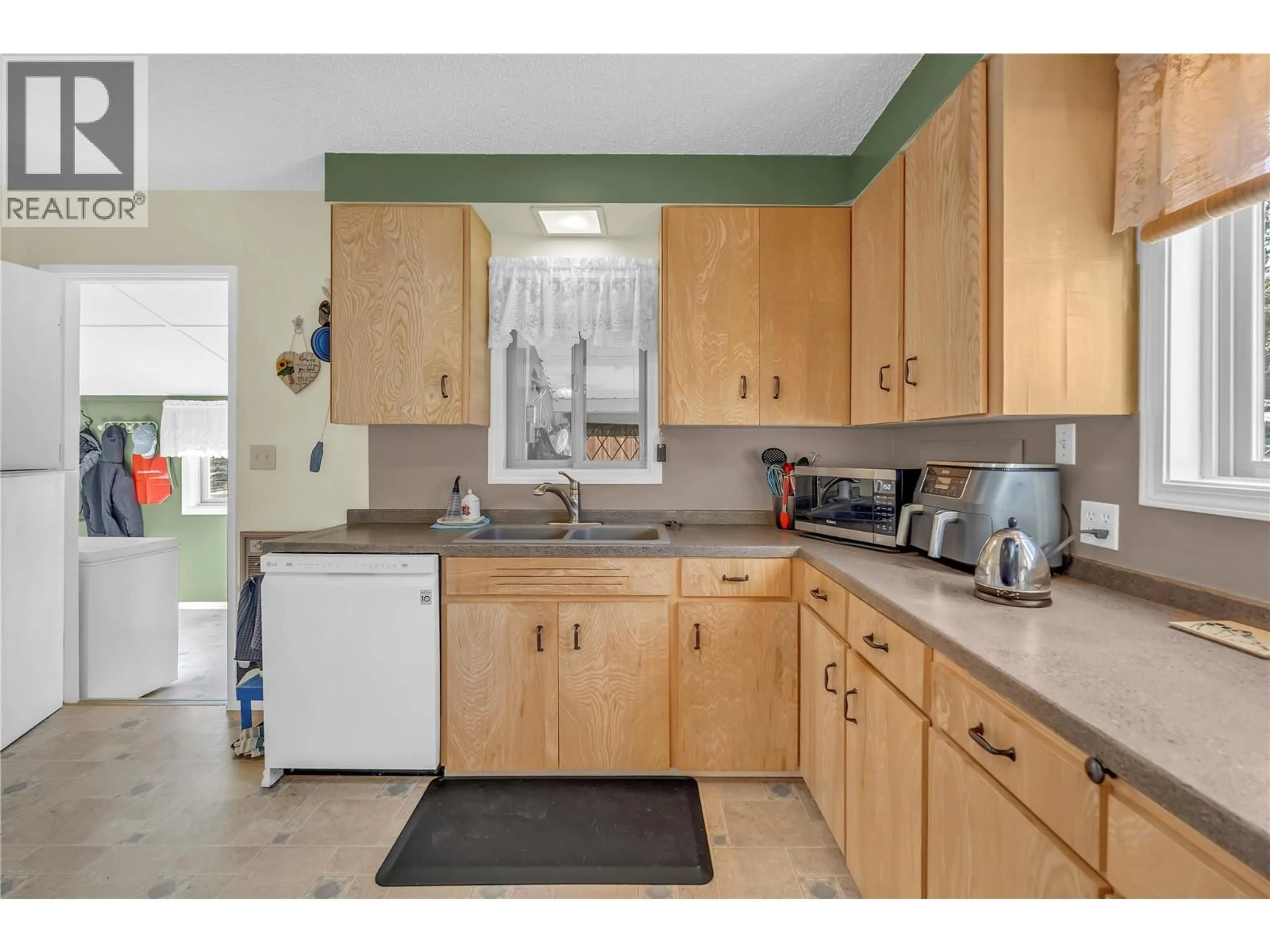 Standard kitchen, unknown for 5615 SIMPSON ROAD, Summerland British Columbia V0H1Z2