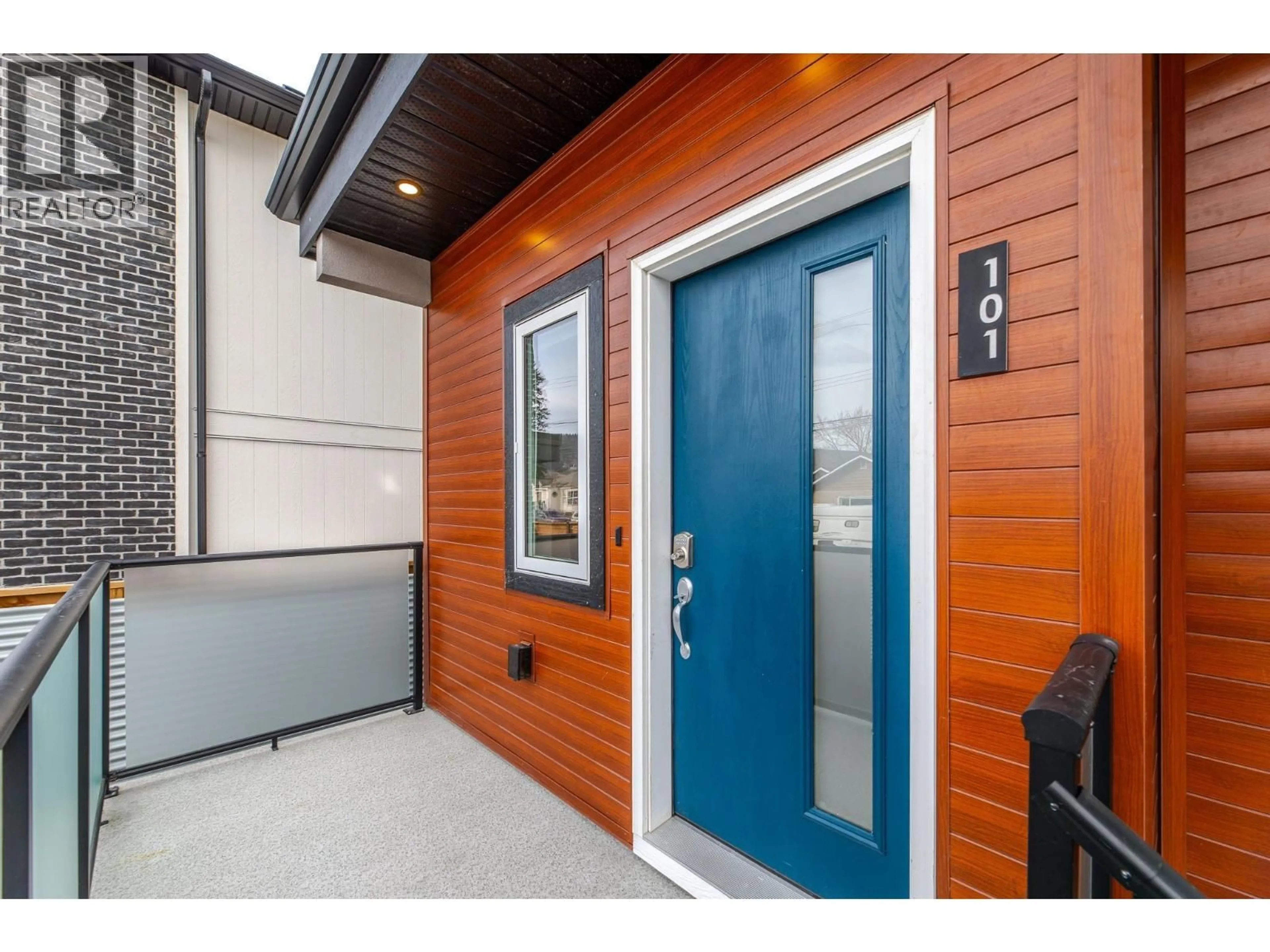 Indoor entryway for 101 - 490 ECKHARDT AVENUE, Penticton British Columbia V2A2B2