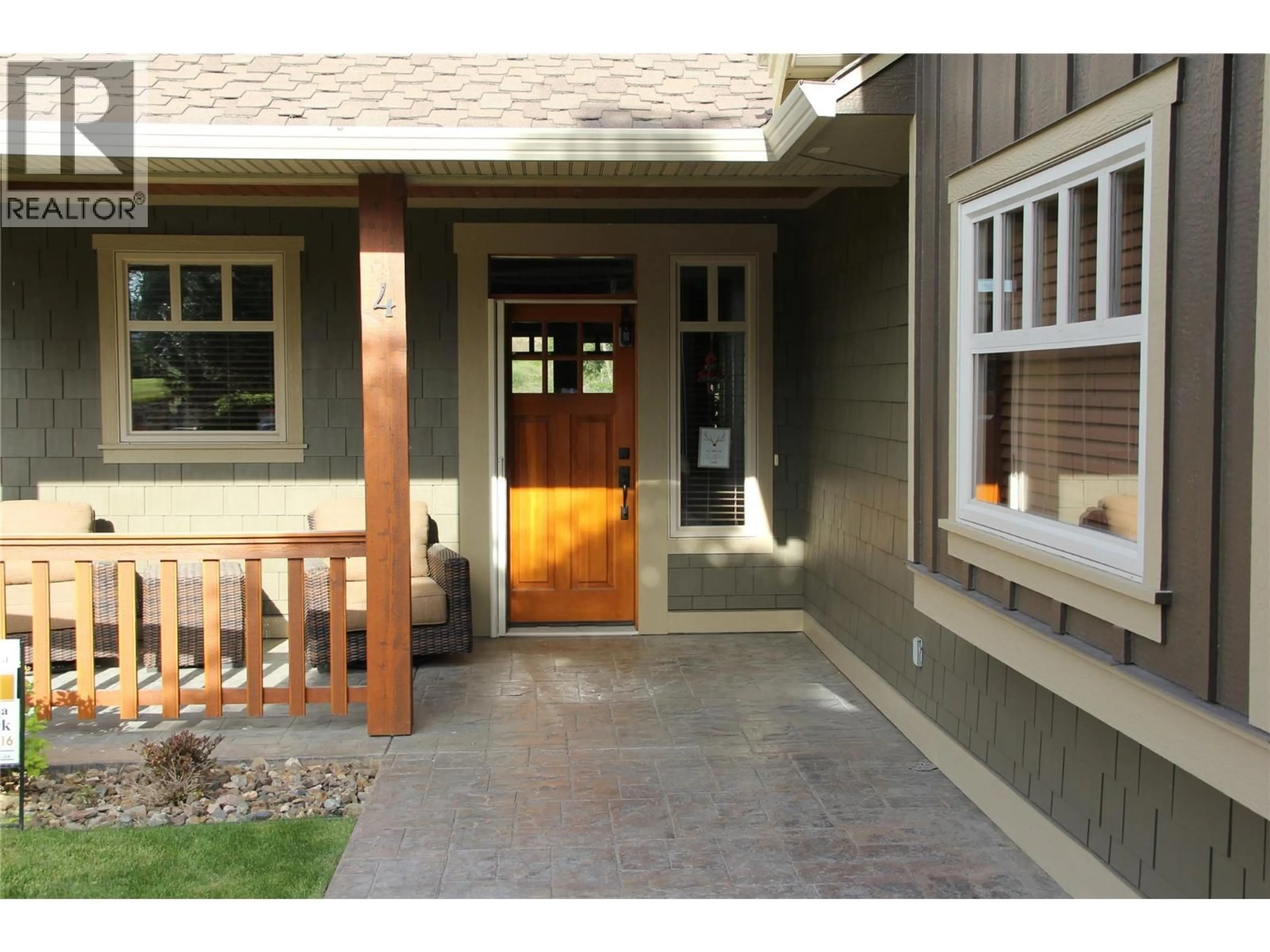 Indoor entryway for 4 - 27 BIRDIE LAKE DRIVE, Vernon British Columbia V1H2J4