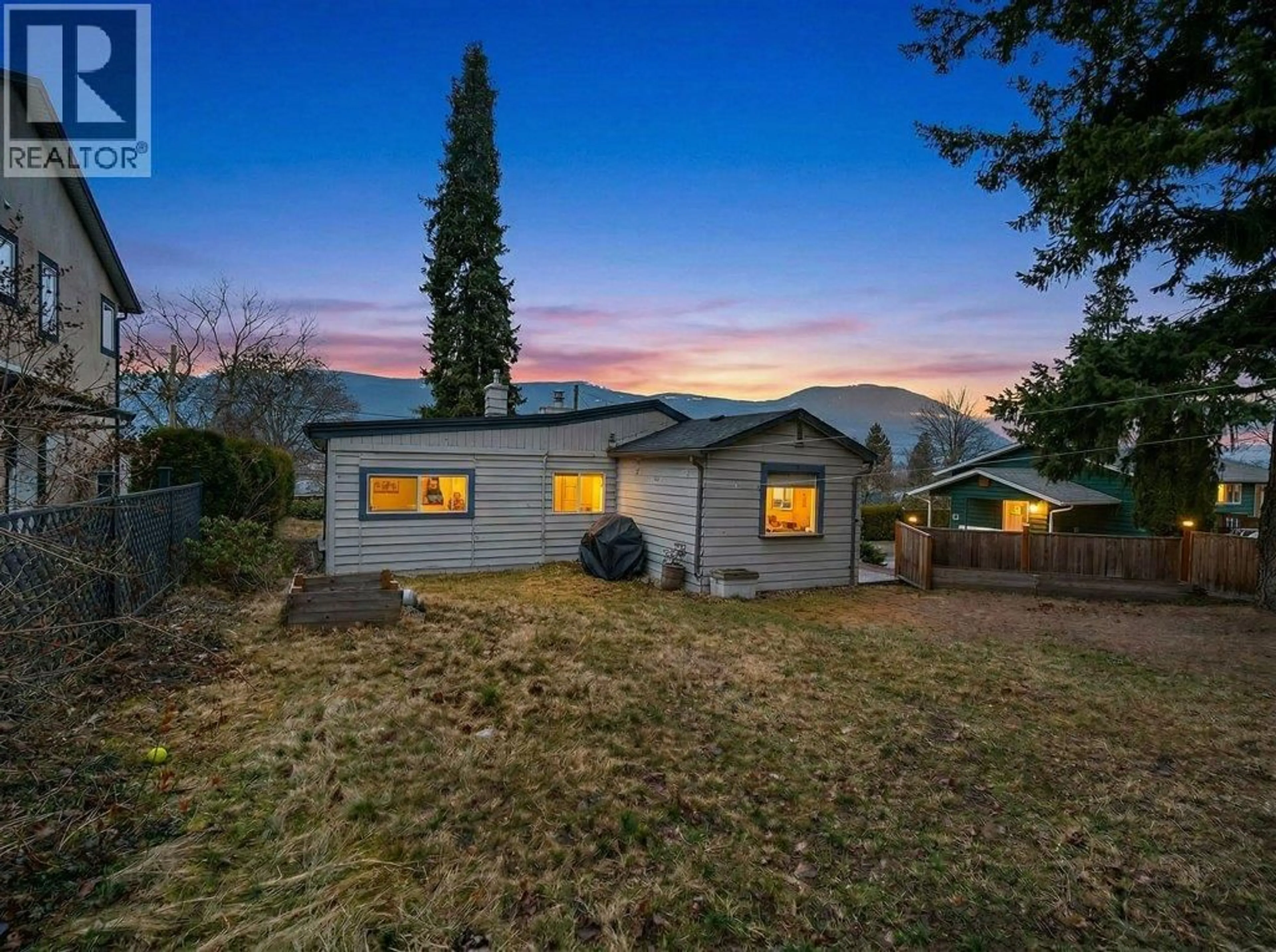 A pic from outside/outdoor area/front of a property/back of a property/a pic from drone, mountain view for 520 6 STREET SOUTHEAST, Salmon Arm British Columbia V1E4P5