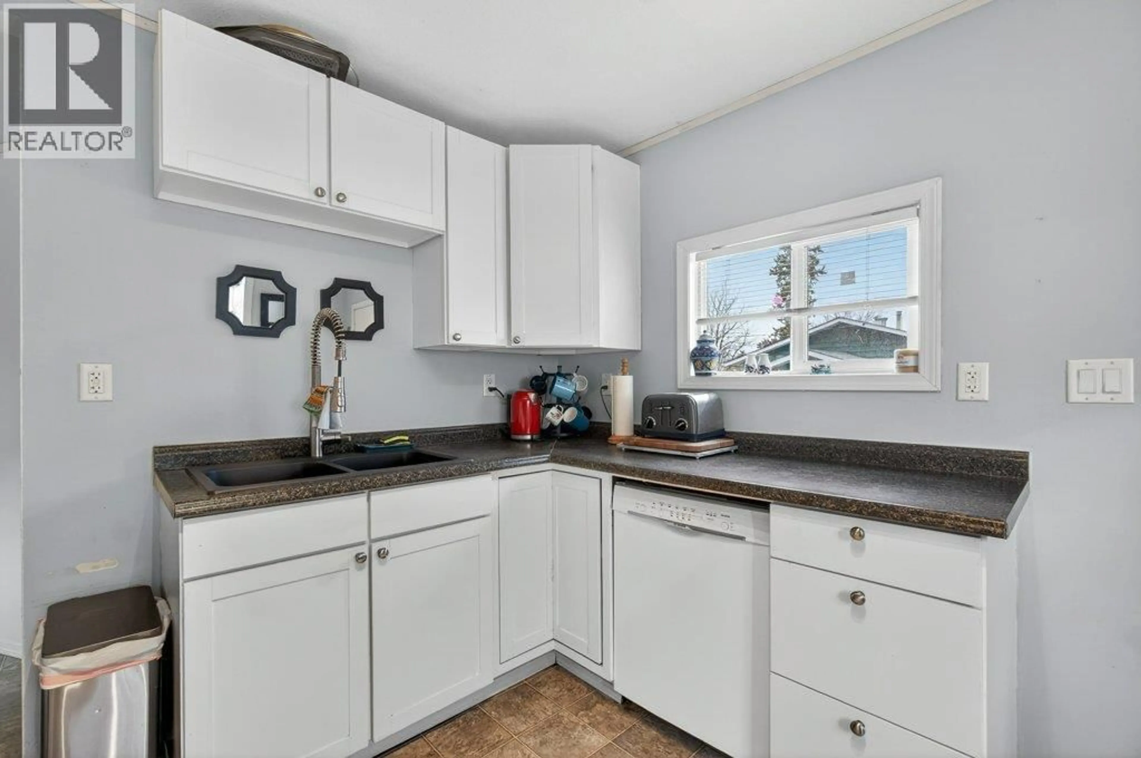 Standard kitchen, unknown for 520 6 STREET SOUTHEAST, Salmon Arm British Columbia V1E4P5