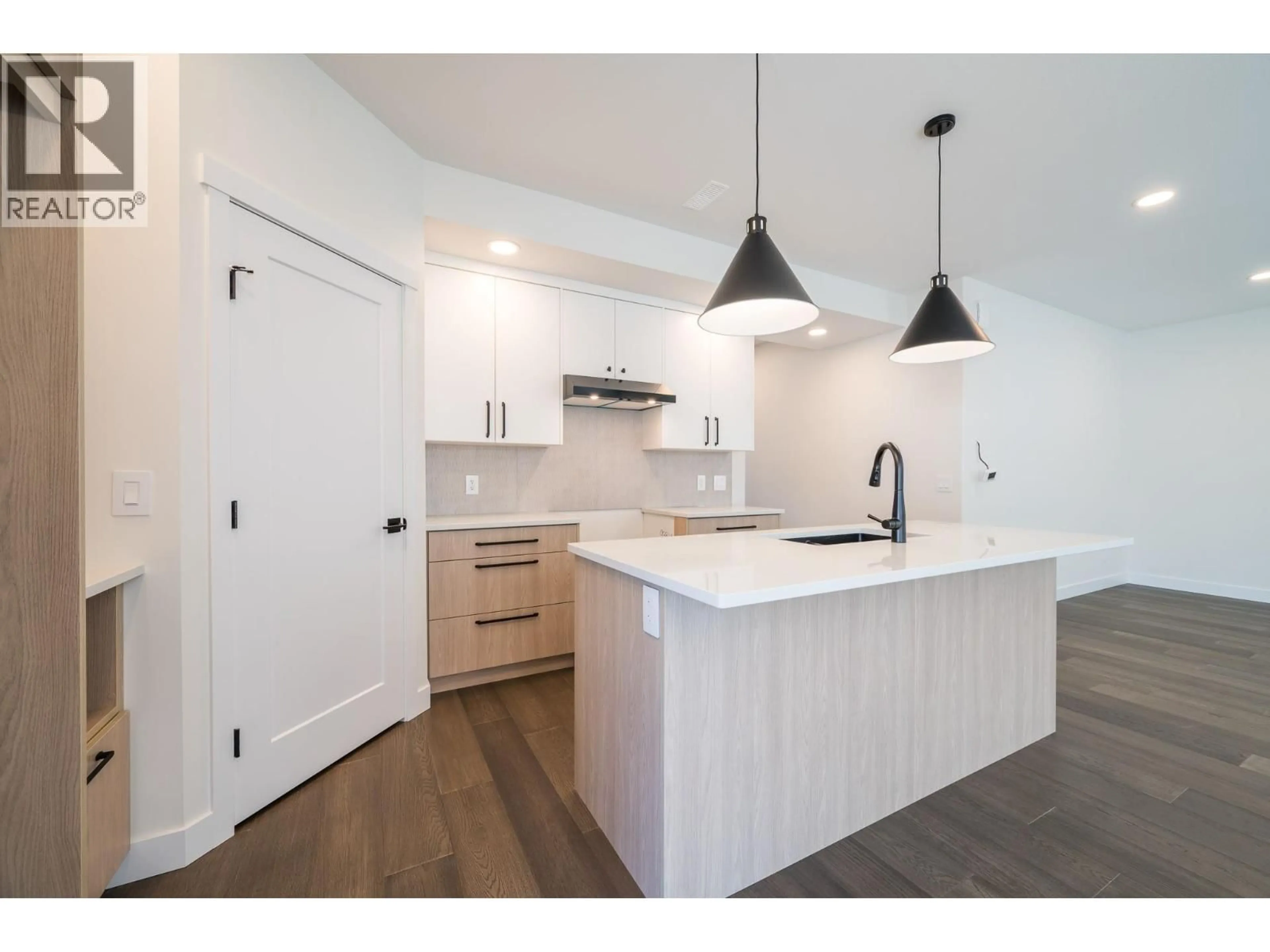 Open concept kitchen, unknown for 723 LYNE ROAD, Kamloops British Columbia V2B6Z7
