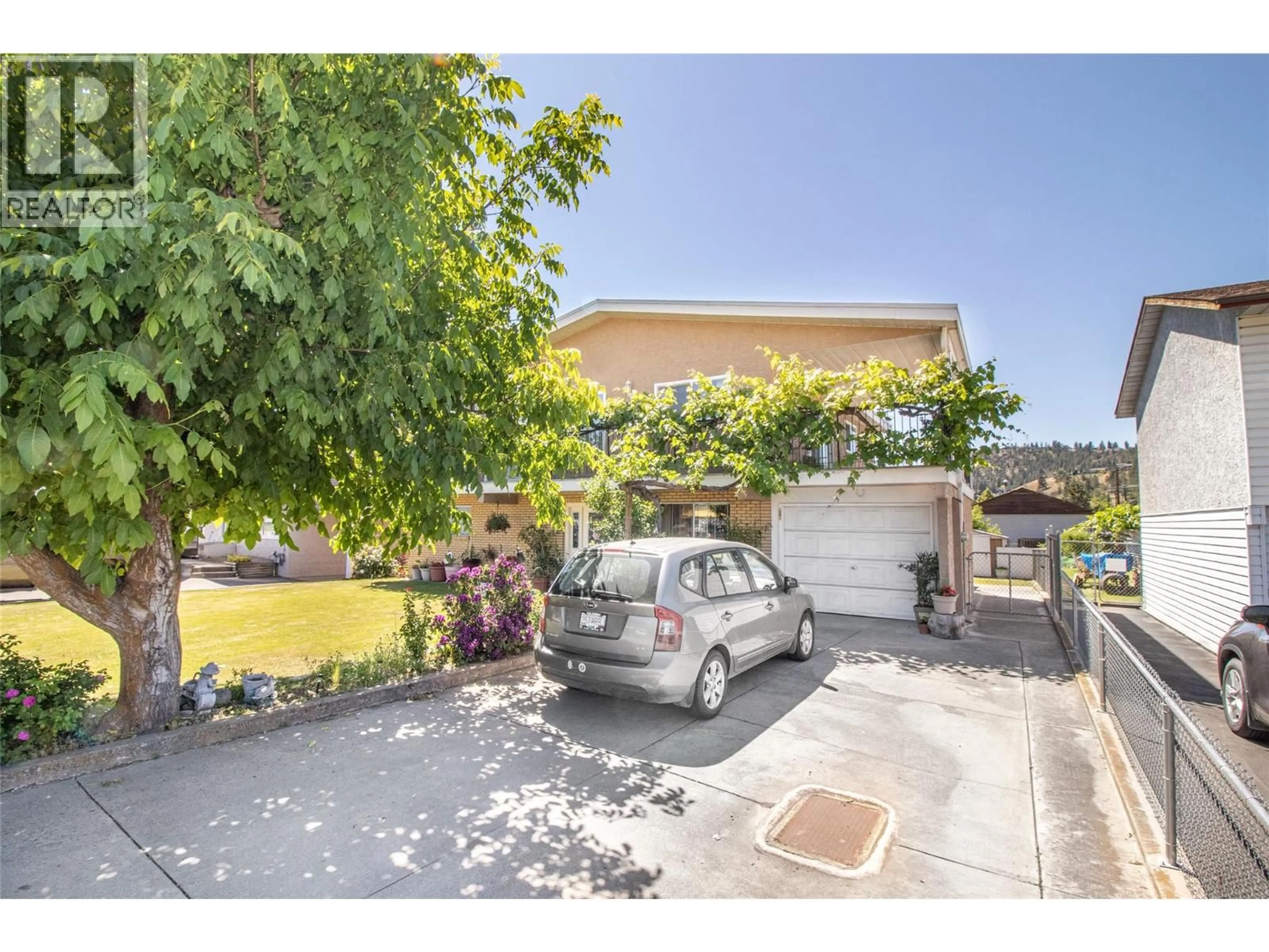 A pic from outside/outdoor area/front of a property/back of a property/a pic from drone, street for 532 O'KEEFE COURT, Kelowna British Columbia V1X6B1