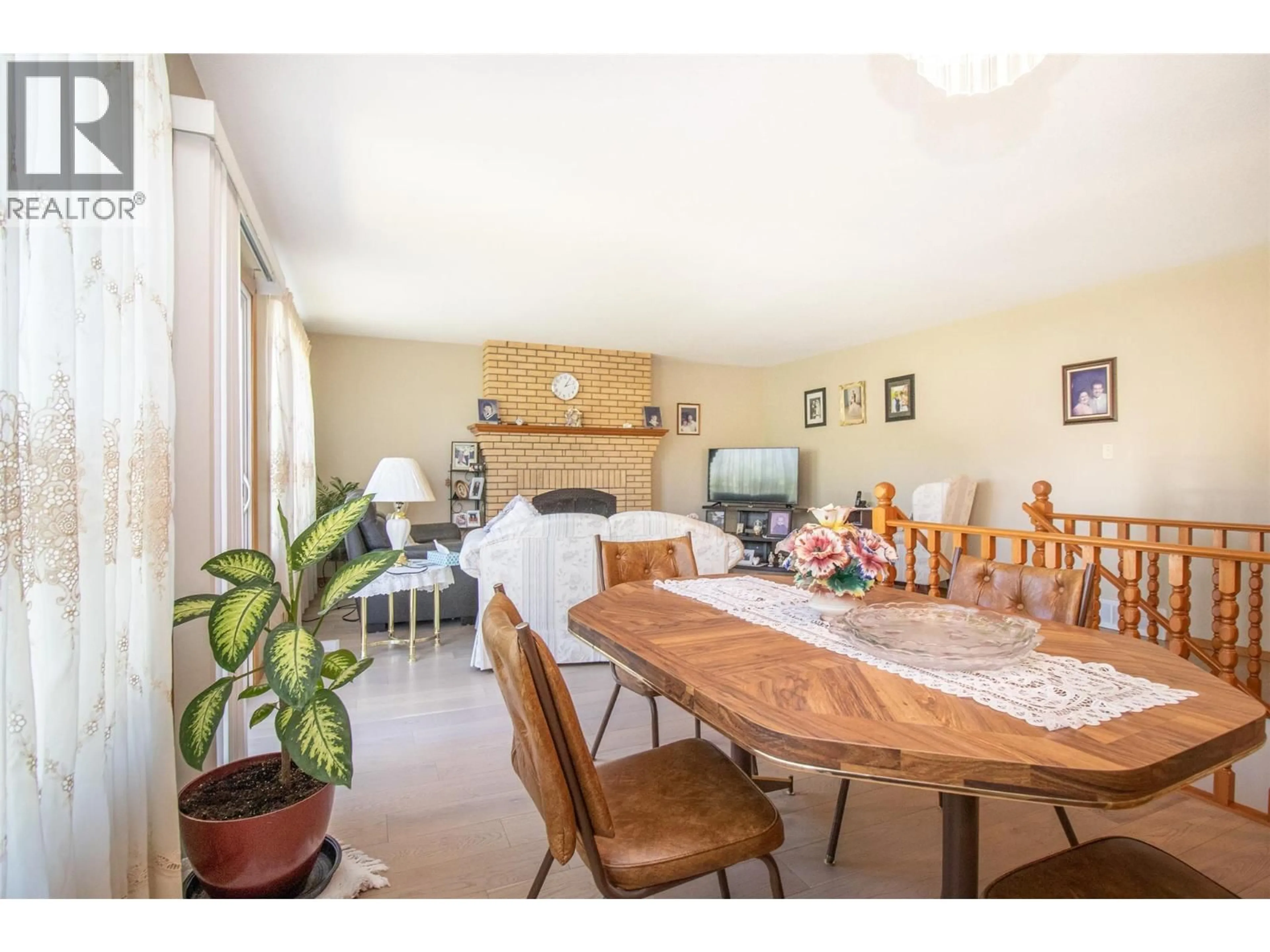 Dining room, wood/laminate floor for 532 O'KEEFE COURT, Kelowna British Columbia V1X6B1
