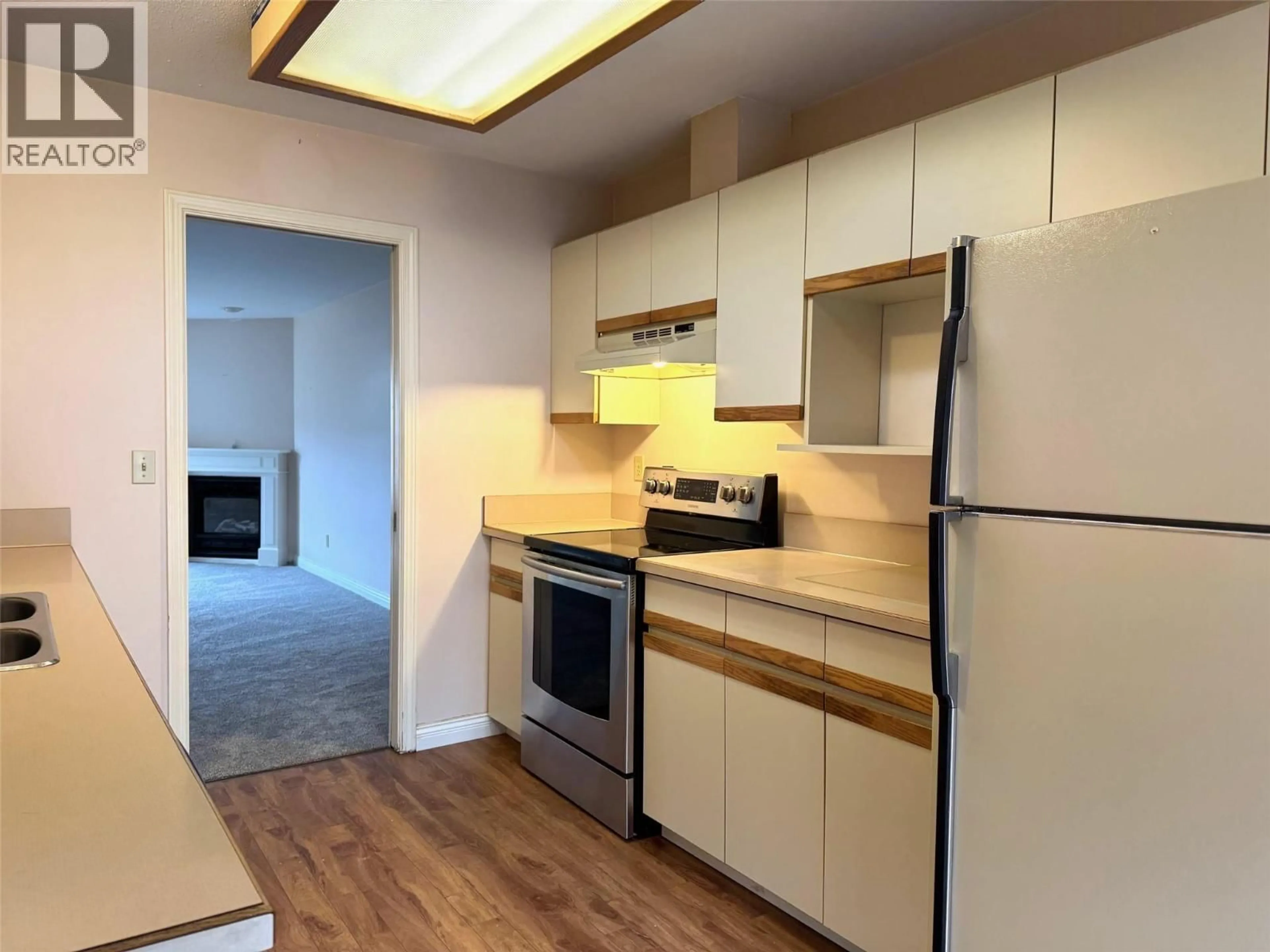 Standard kitchen, wood/laminate floor for 13 - 1717 GRANITE AVENUE, Merritt British Columbia V1K1B8