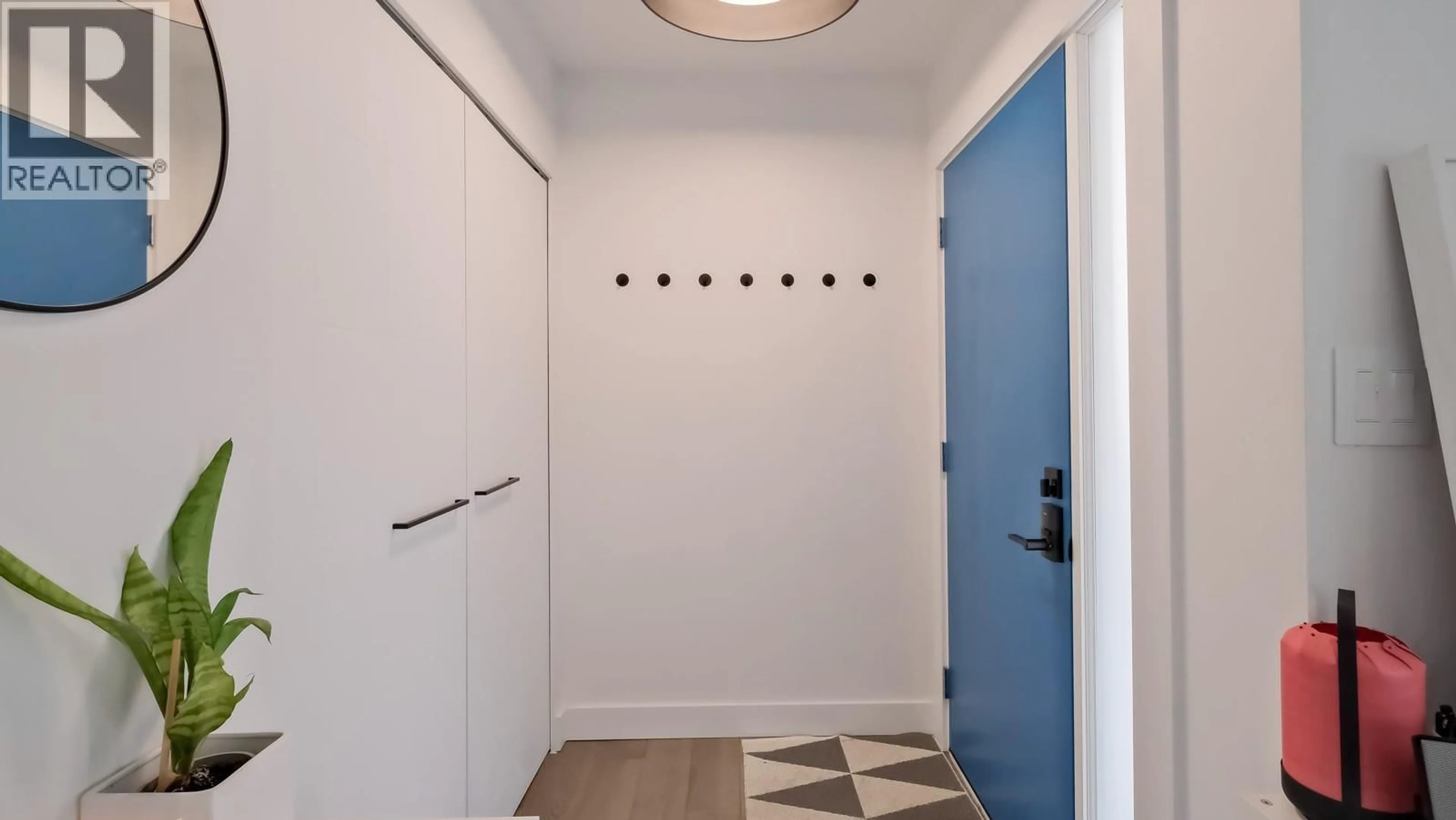 Indoor entryway for 102 - 248 ABBOTT STREET, Penticton British Columbia V2A4J4