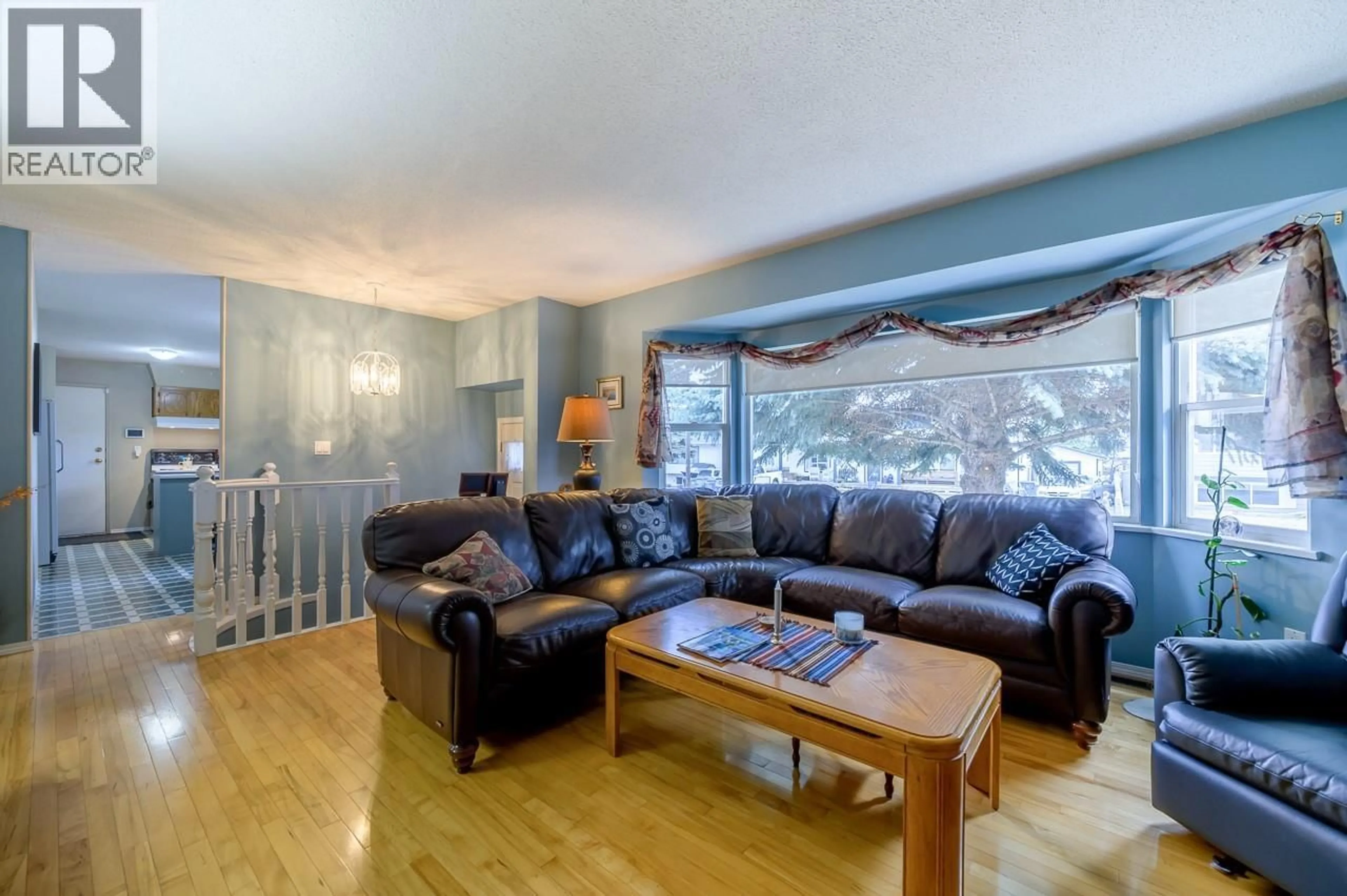 Living room with furniture, wood/laminate floor for 1743 SHERIDAN DRIVE, Kamloops British Columbia V2B6B1