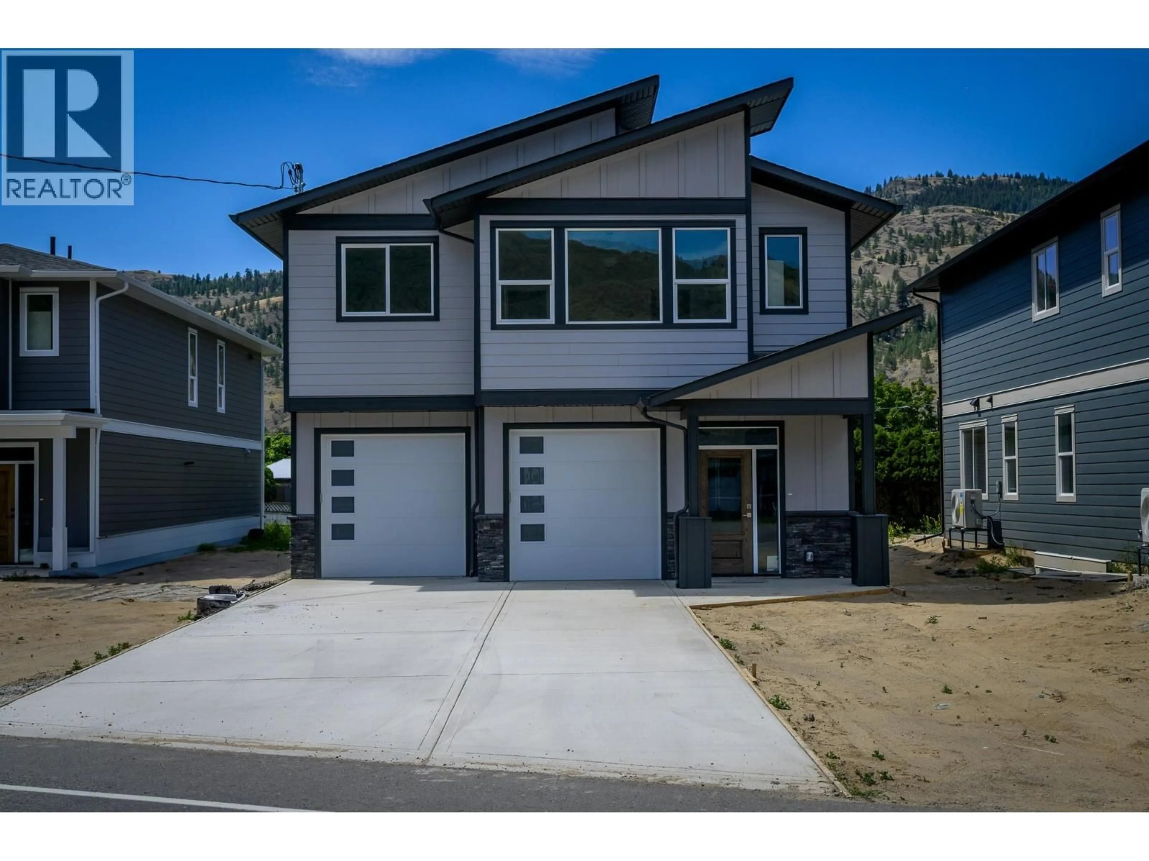Home with vinyl exterior material, street for 3224 BANK ROAD, Kamloops British Columbia V2B6Z7