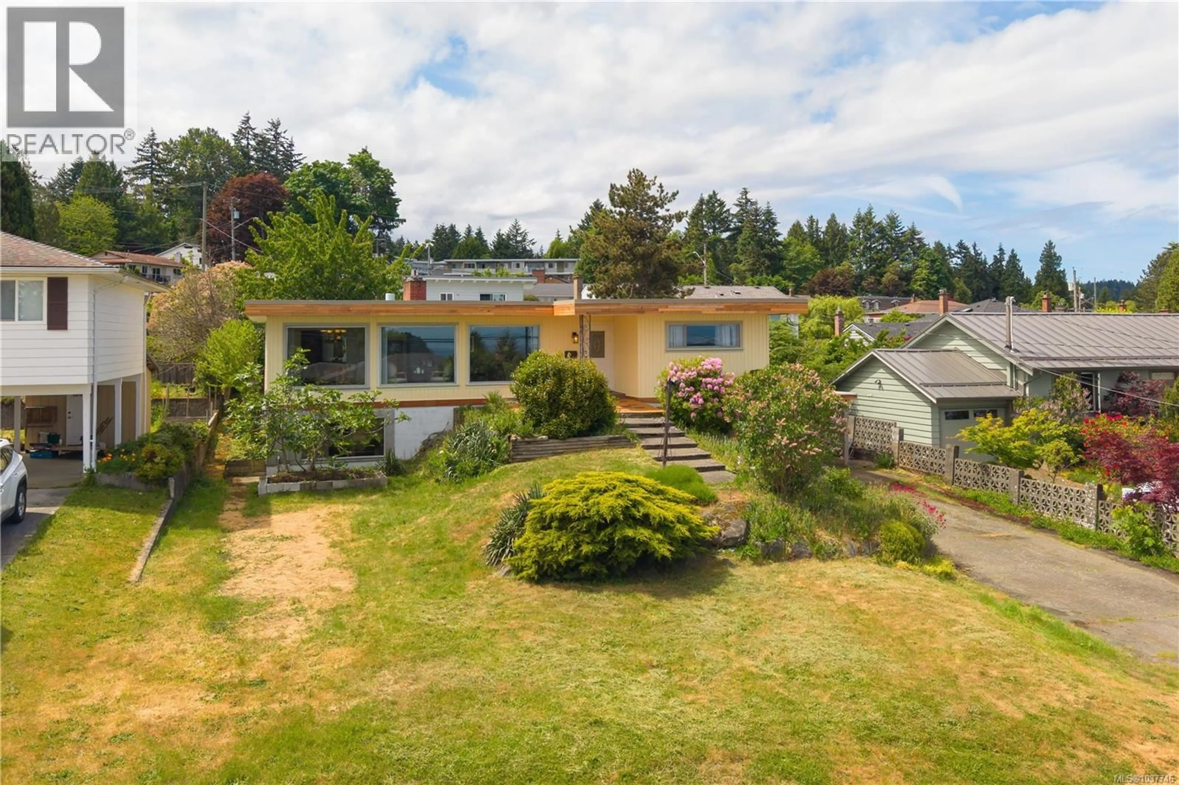 A pic from outside/outdoor area/front of a property/back of a property/a pic from drone, unknown for 2505 GLENAYR DRIVE, Nanaimo British Columbia V9S3R9