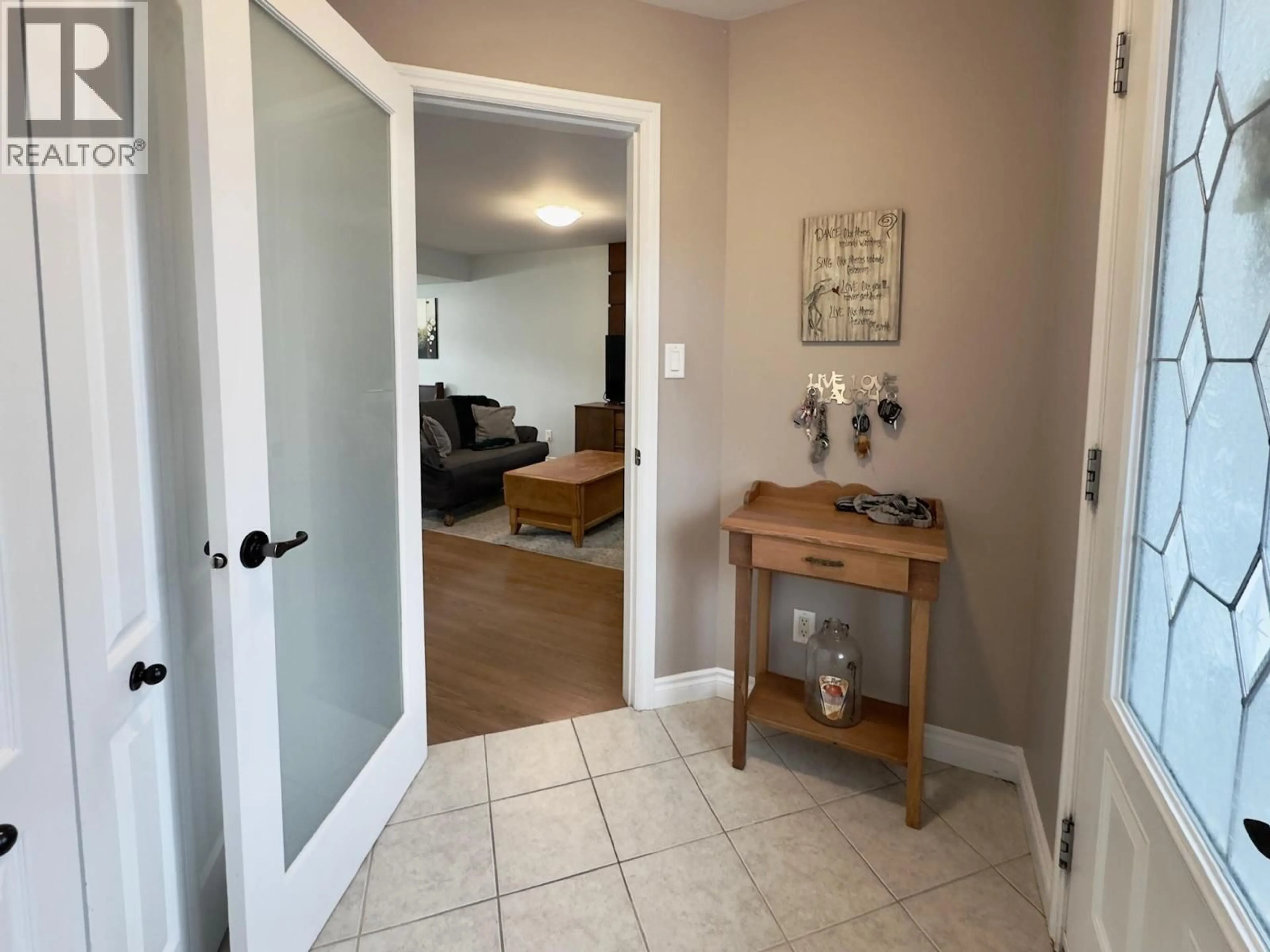 Indoor entryway for 114 - 340 HASTINGS AVENUE, Penticton British Columbia V2A9B9