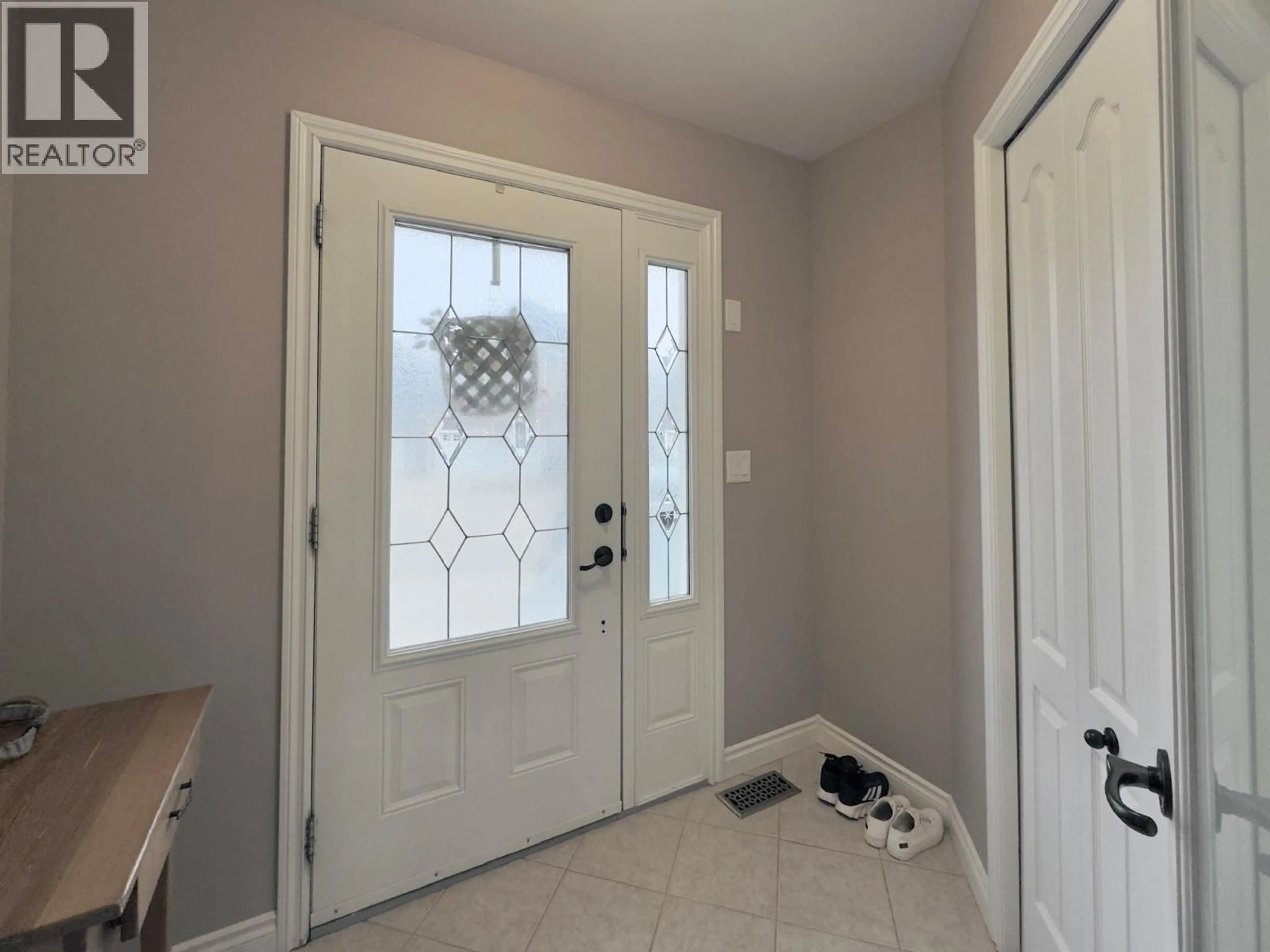 Indoor entryway for 114 - 340 HASTINGS AVENUE, Penticton British Columbia V2A9B9
