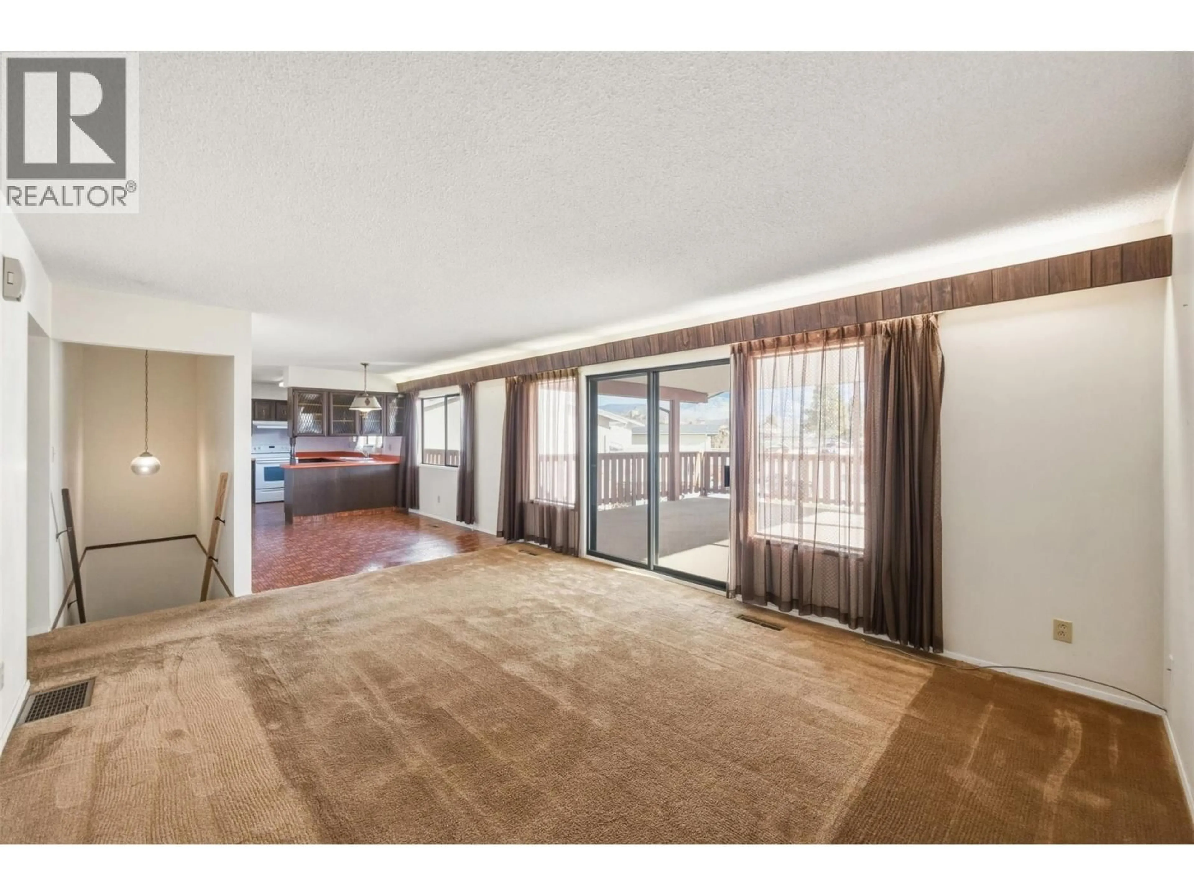 Indoor foyer for 761 COLUMBIA PLACE, Oliver British Columbia V0H1T0