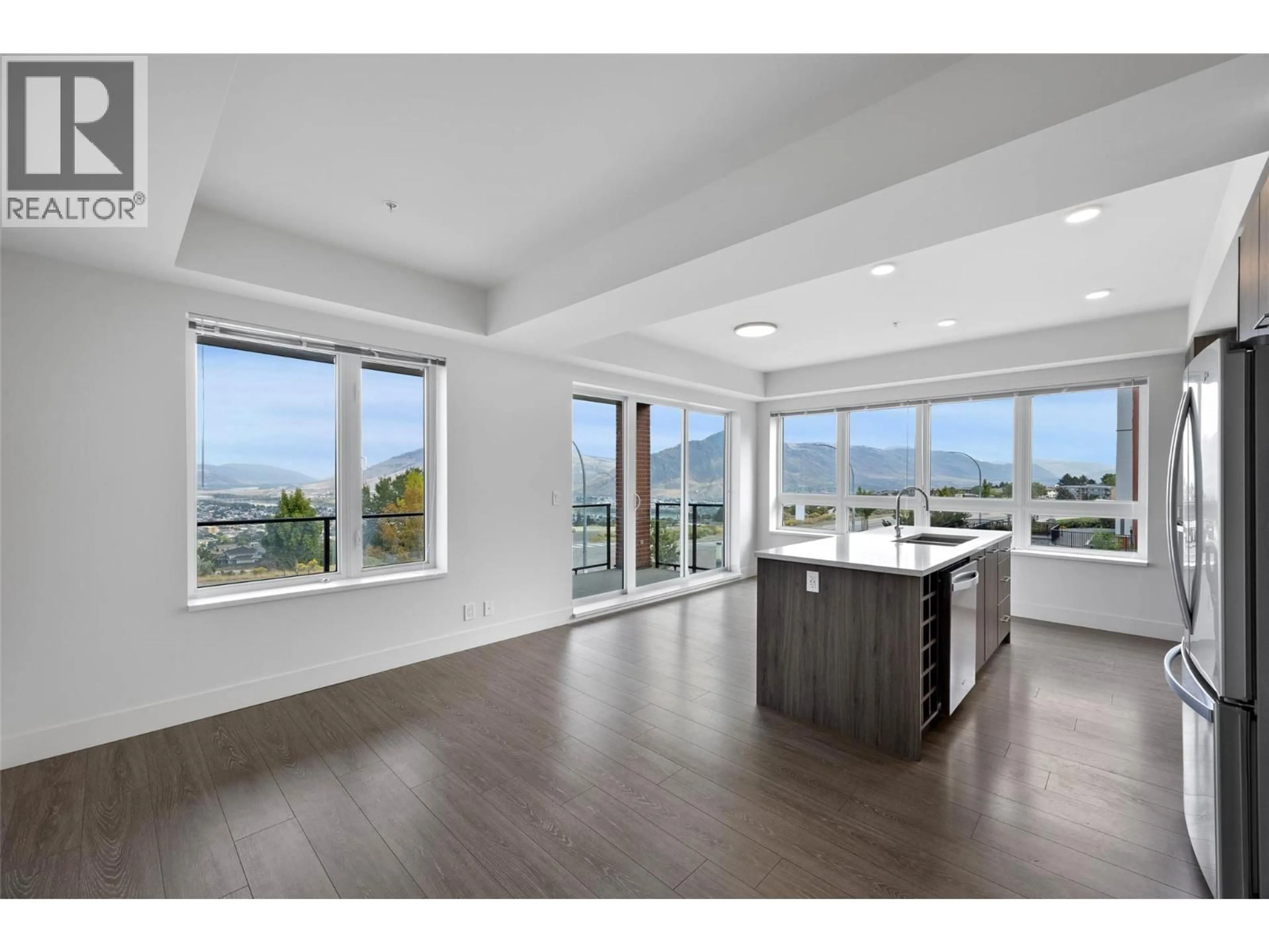 Open concept kitchen, unknown for 201 - 885 UNIVERSITY DRIVE, Kamloops British Columbia V2C5N3