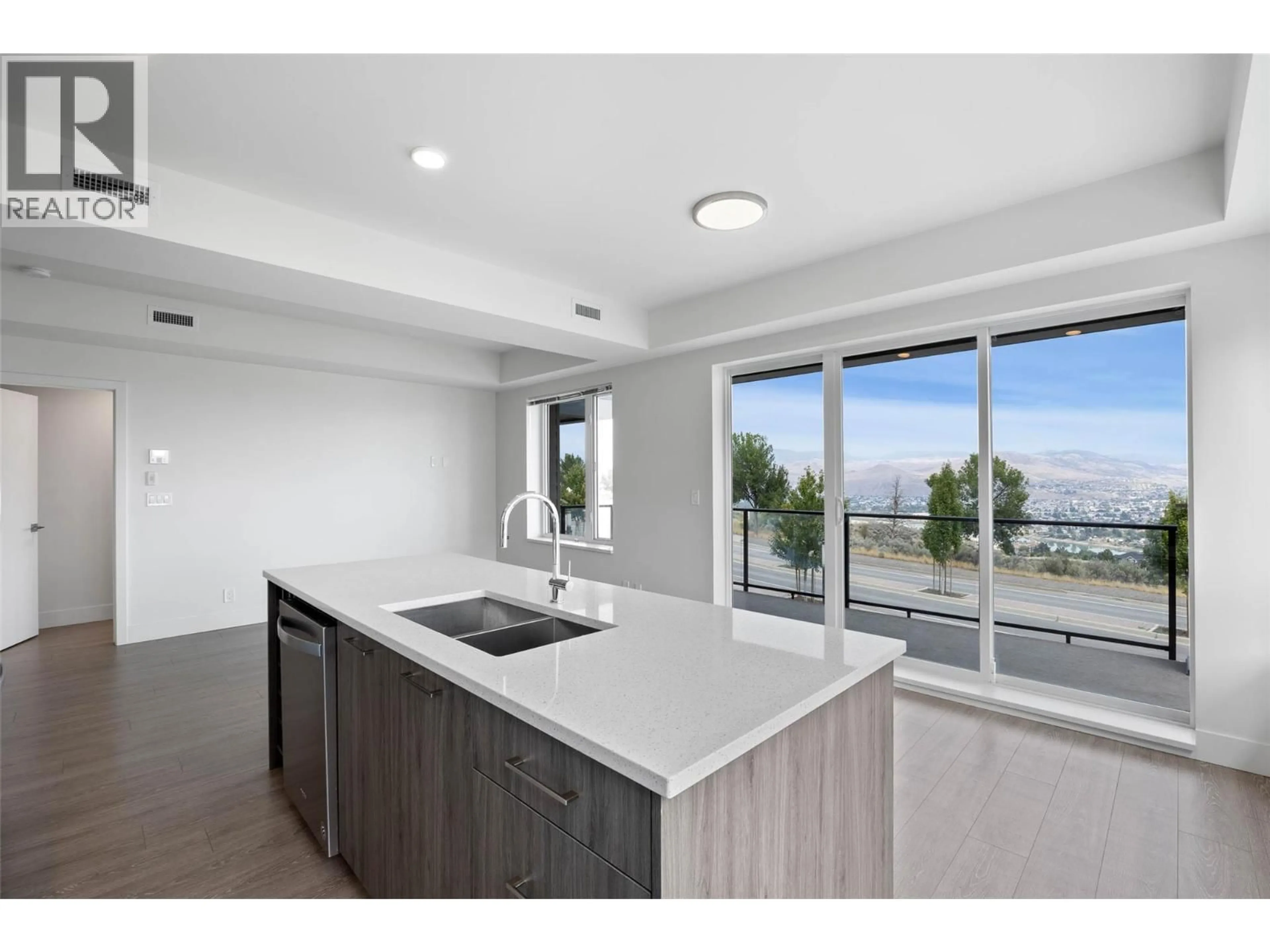 Open concept kitchen, unknown for 201 - 885 UNIVERSITY DRIVE, Kamloops British Columbia V2C5N3