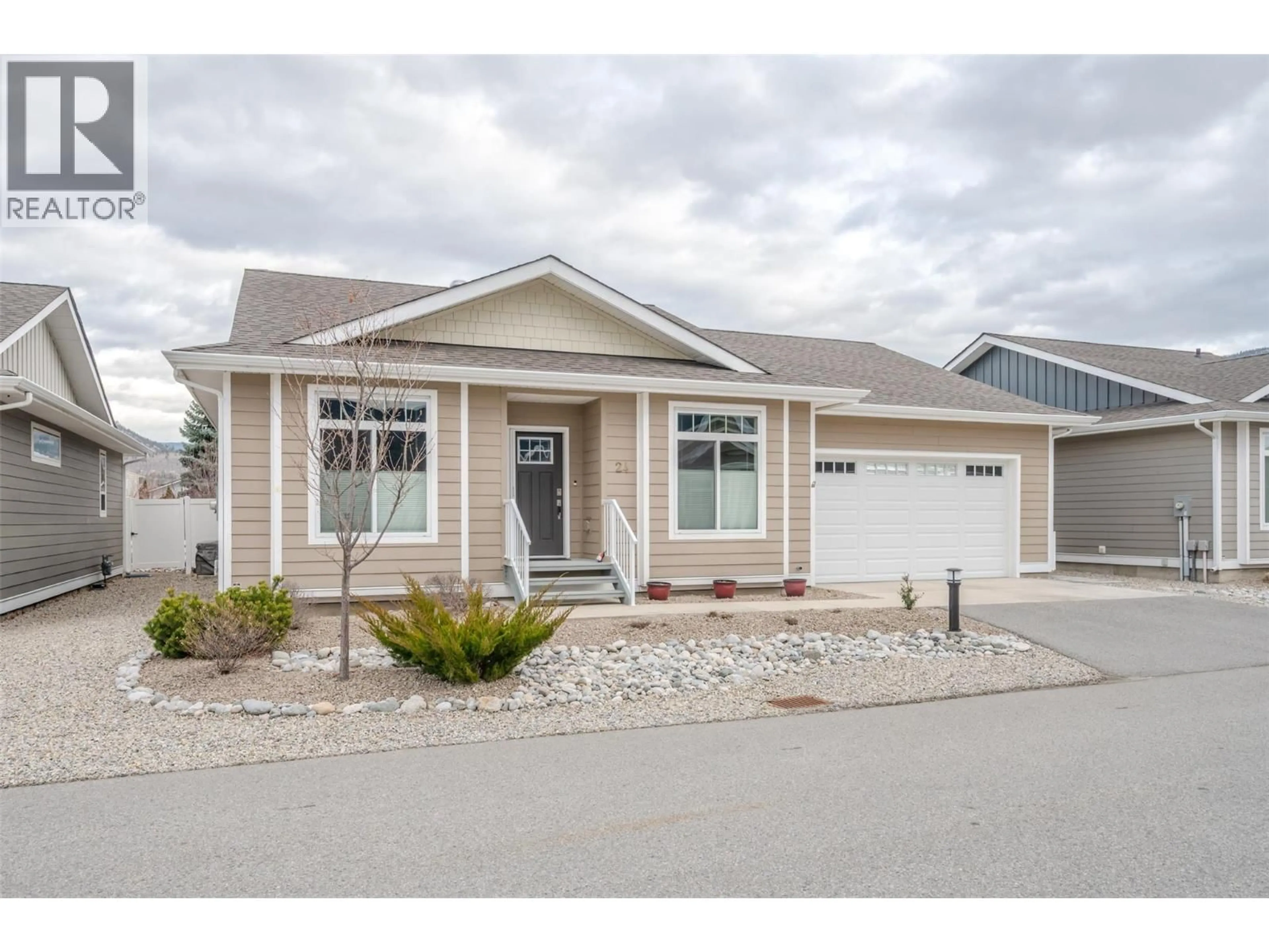 Home with vinyl exterior material, street for 24 - 351 WARREN AVENUE WEST, Penticton British Columbia V2A3N2