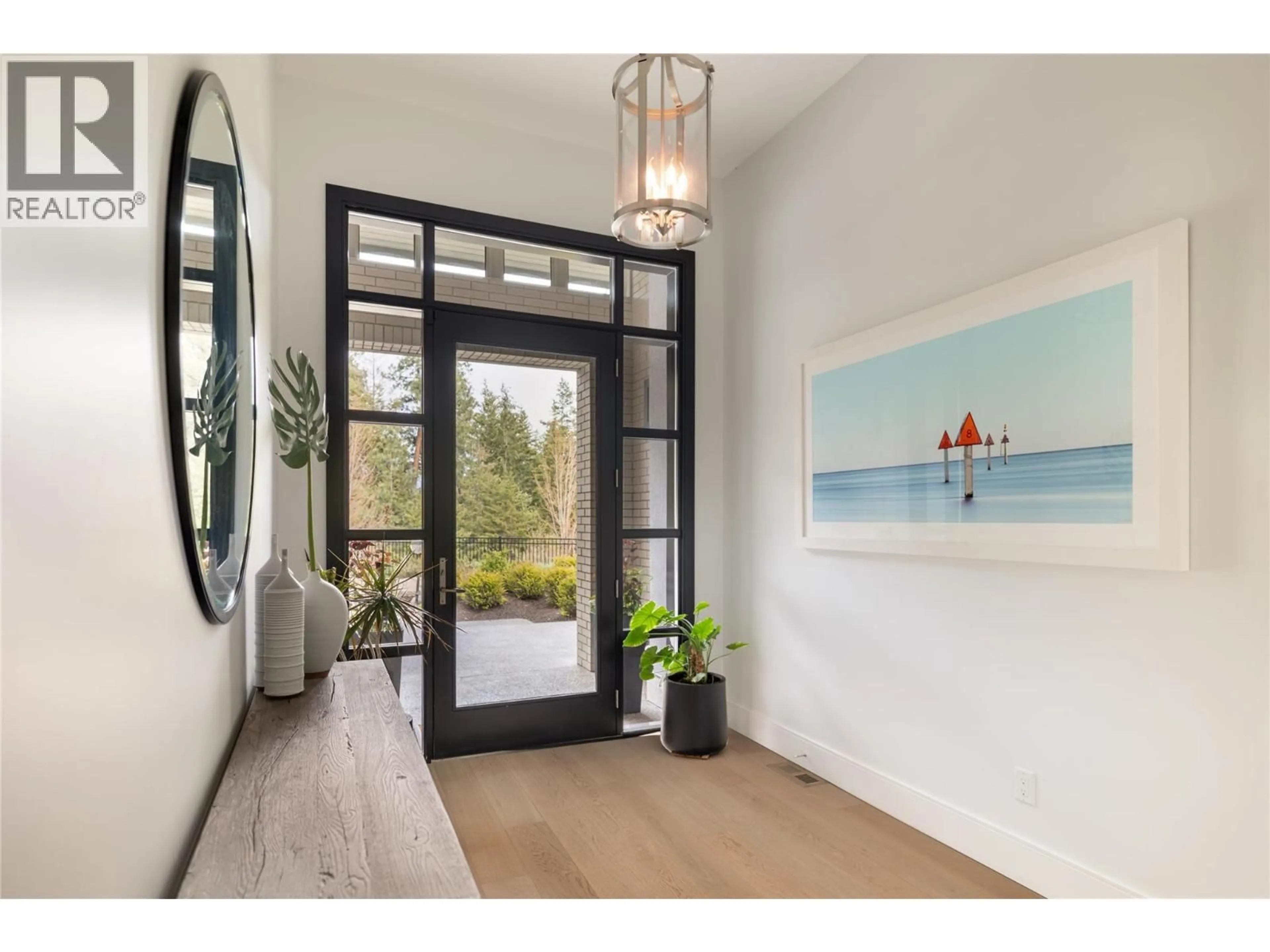 Indoor entryway for 689 BIRDIE LAKE PLACE, Vernon British Columbia V1H2L3