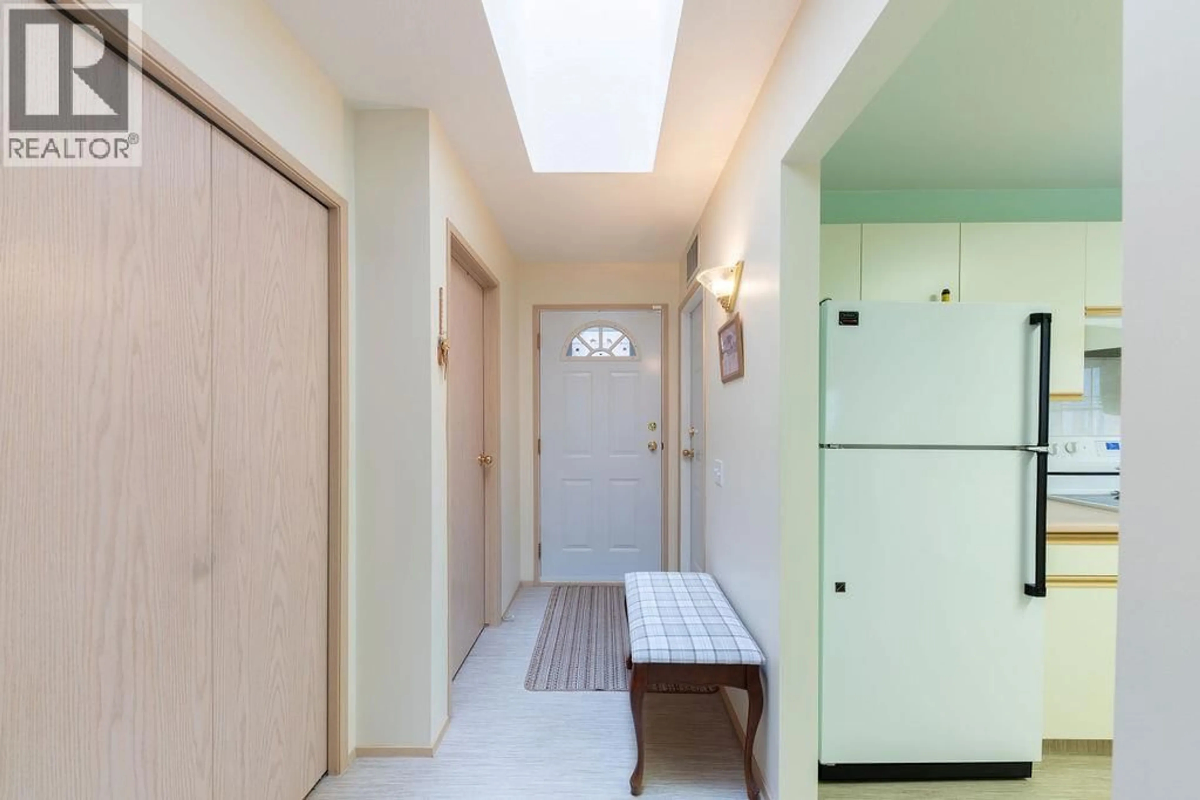 Indoor entryway for 43 - 1285 14TH STREET, Kamloops British Columbia V2B8K9