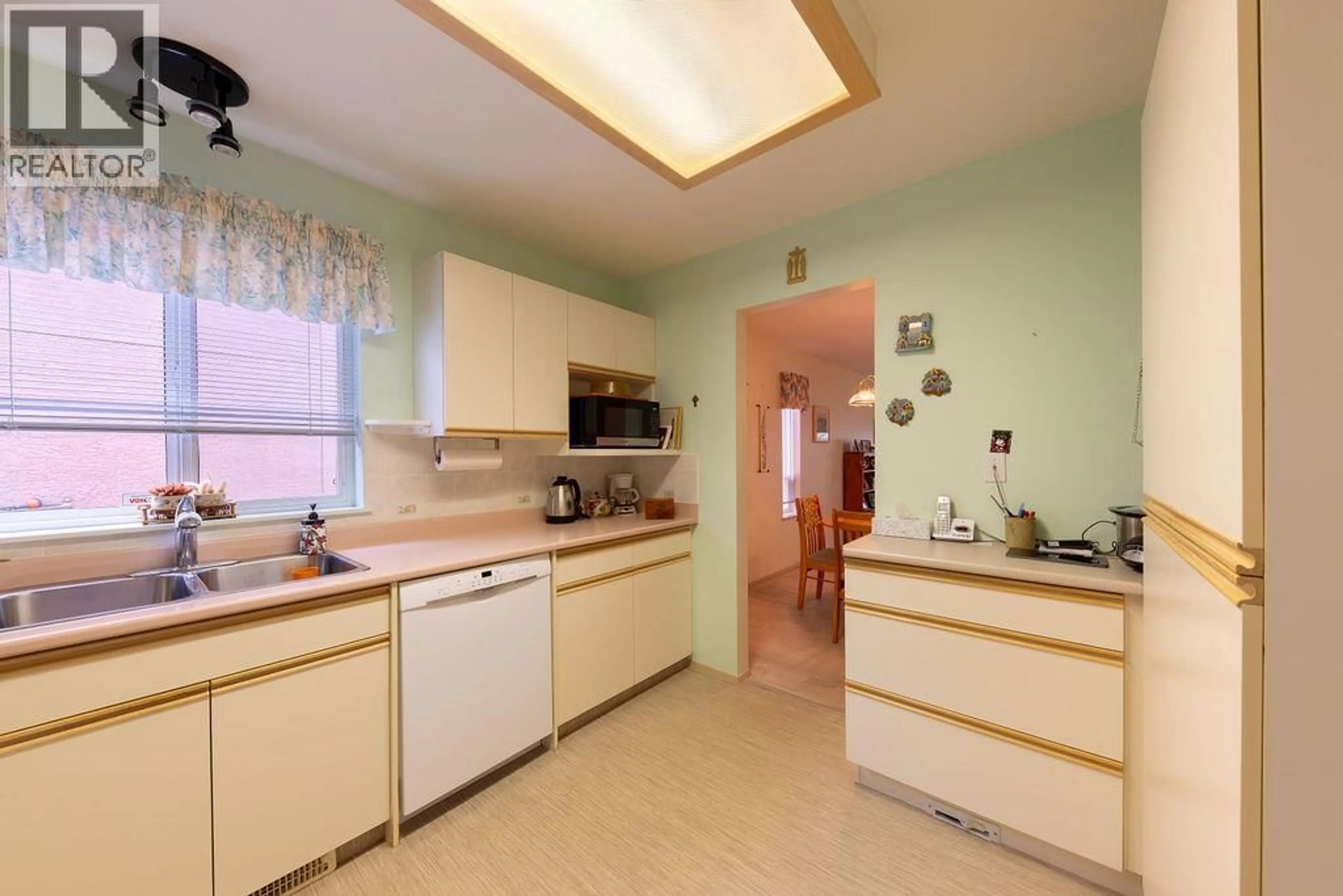 Standard kitchen, unknown for 43 - 1285 14TH STREET, Kamloops British Columbia V2B8K9