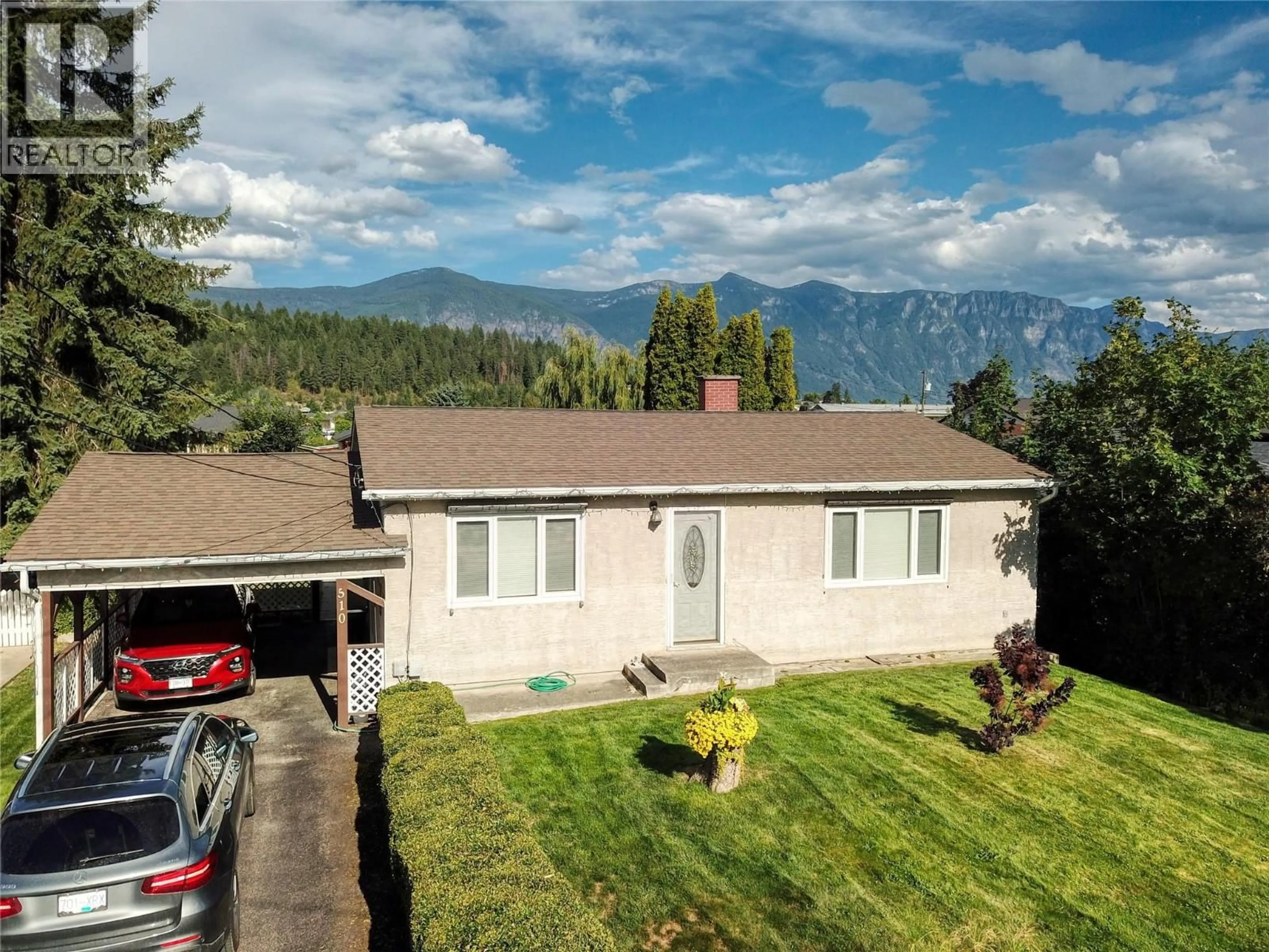 A pic from outside/outdoor area/front of a property/back of a property/a pic from drone, mountain view for 510 12TH AVENUE NORTH, Creston British Columbia V0B1G5