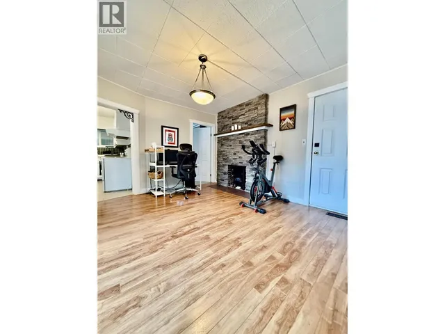 209 6TH AVENUE, Castlegar 4