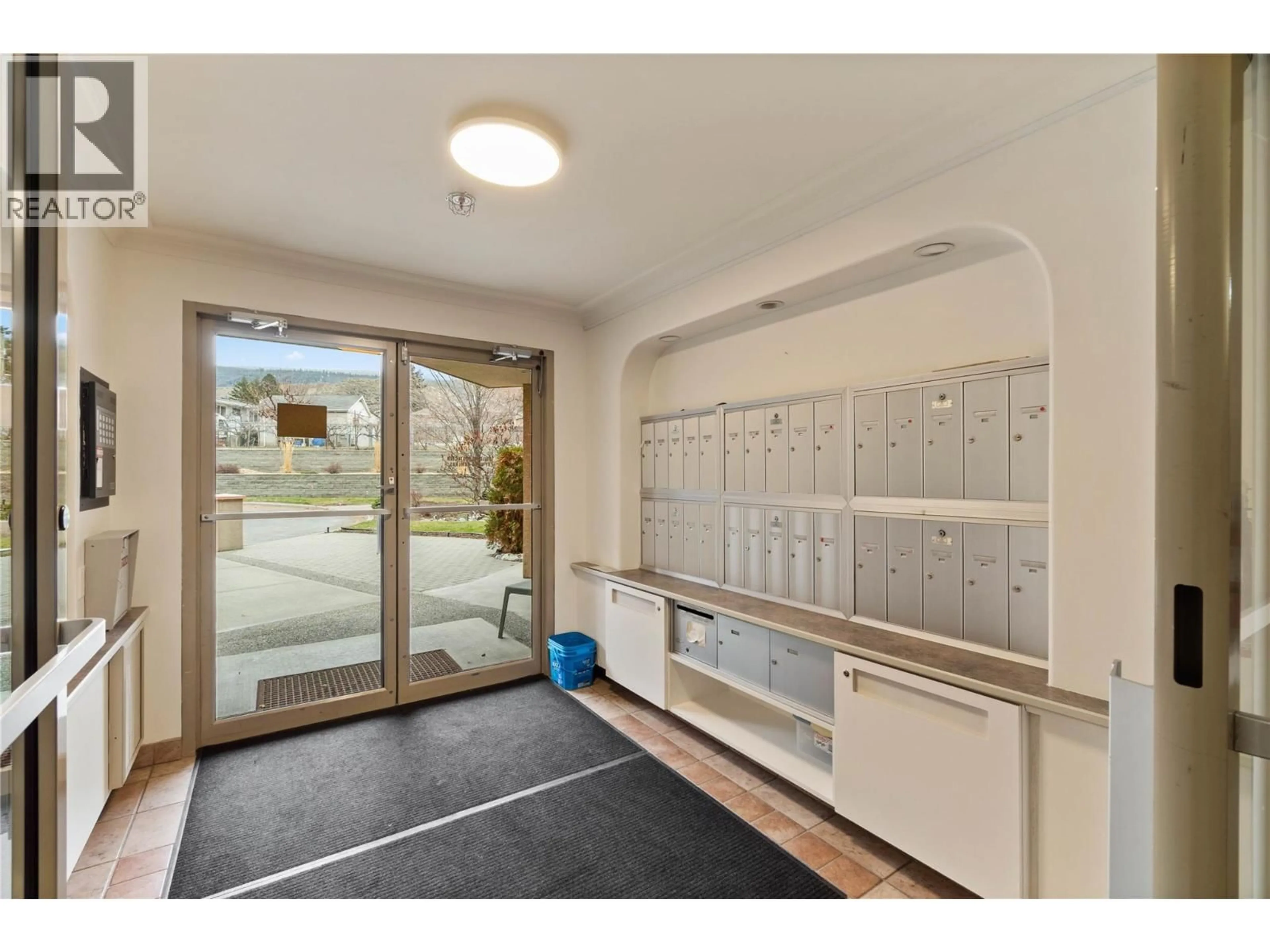 Indoor foyer for 309 - 2169 FLAMINGO ROAD, Kamloops British Columbia V2C4J8