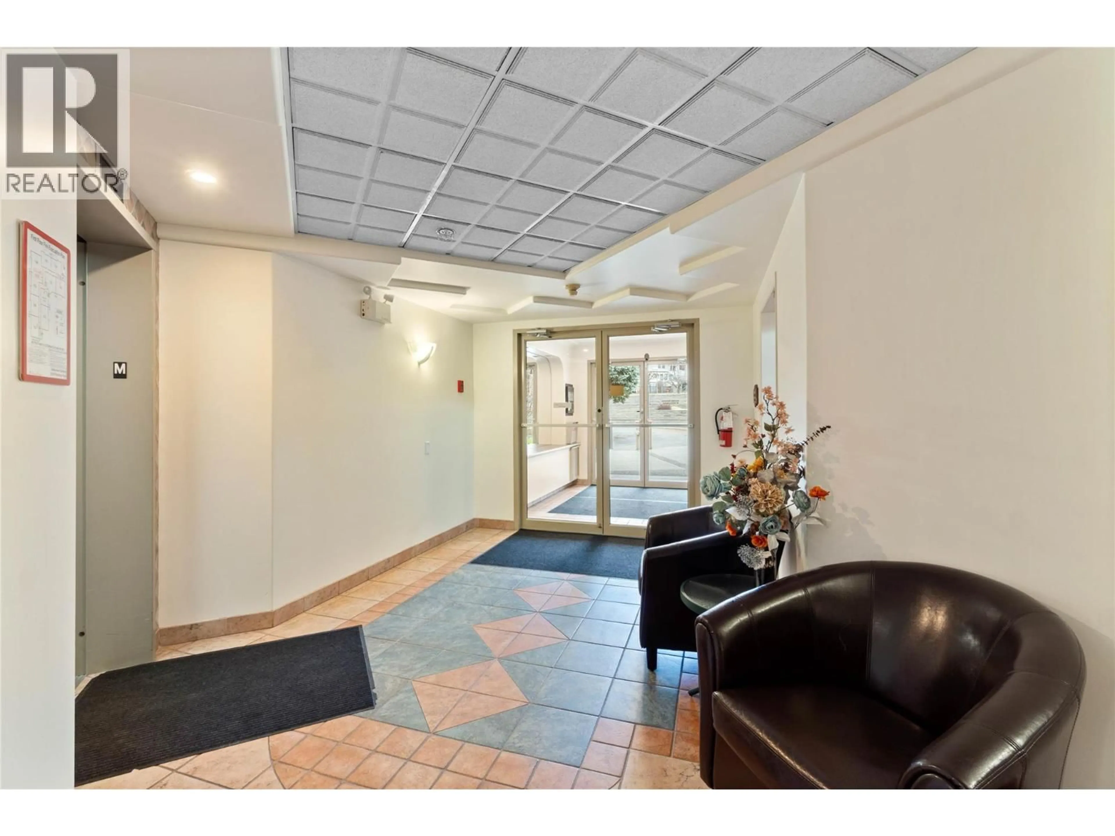 Indoor foyer for 309 - 2169 FLAMINGO ROAD, Kamloops British Columbia V2C4J8