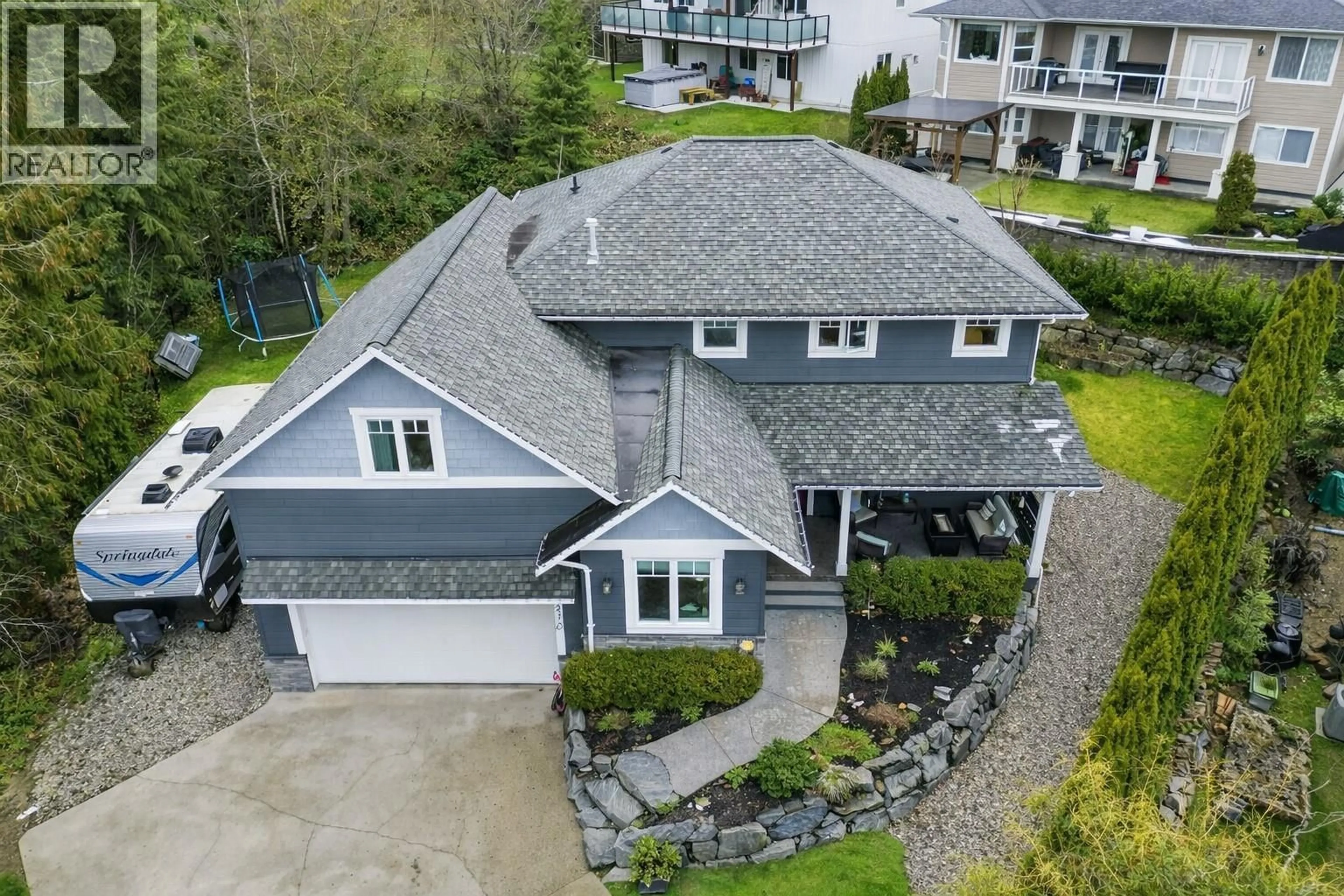 A pic from outside/outdoor area/front of a property/back of a property/a pic from drone, street for 1270 7 AVENUE SOUTHEAST, Salmon Arm British Columbia V1E0A3