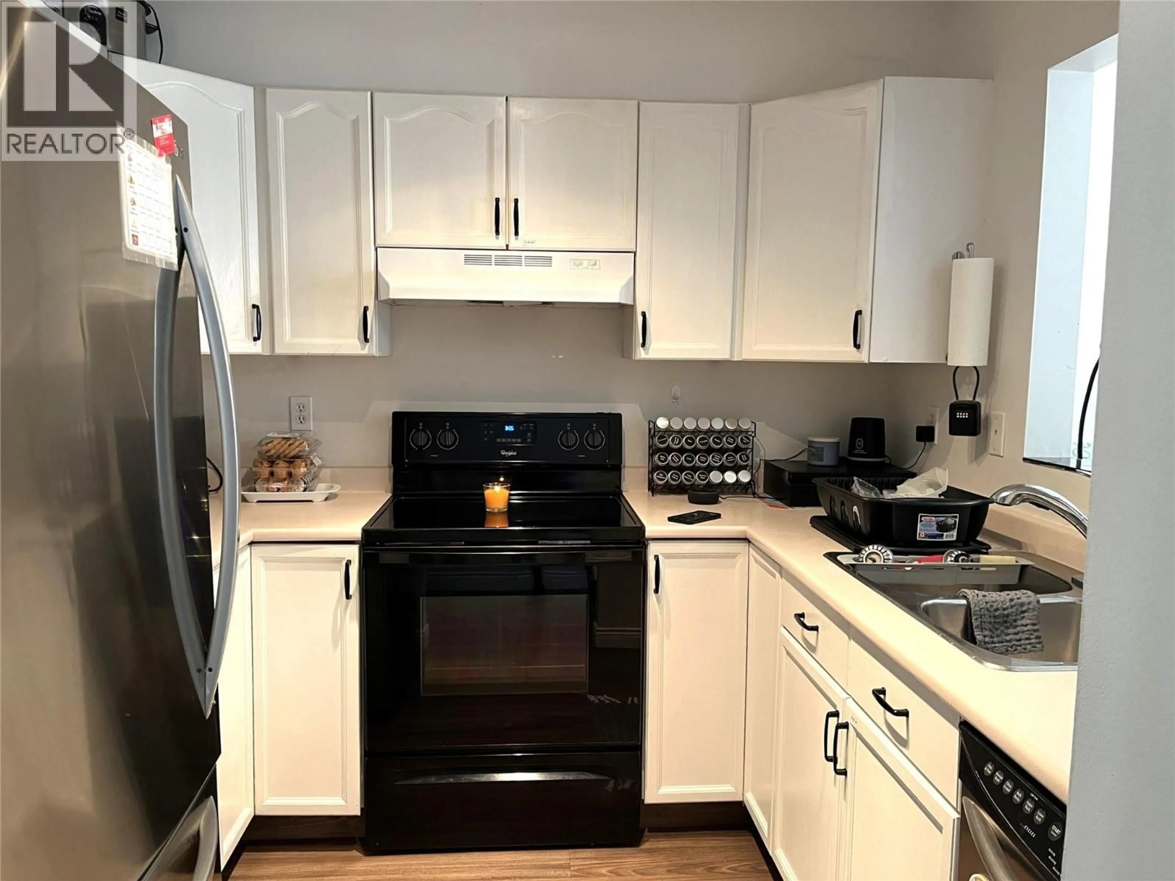 Standard kitchen, wood/laminate floor for 304 - 1607 43 AVENUE, Vernon British Columbia V1T9R9