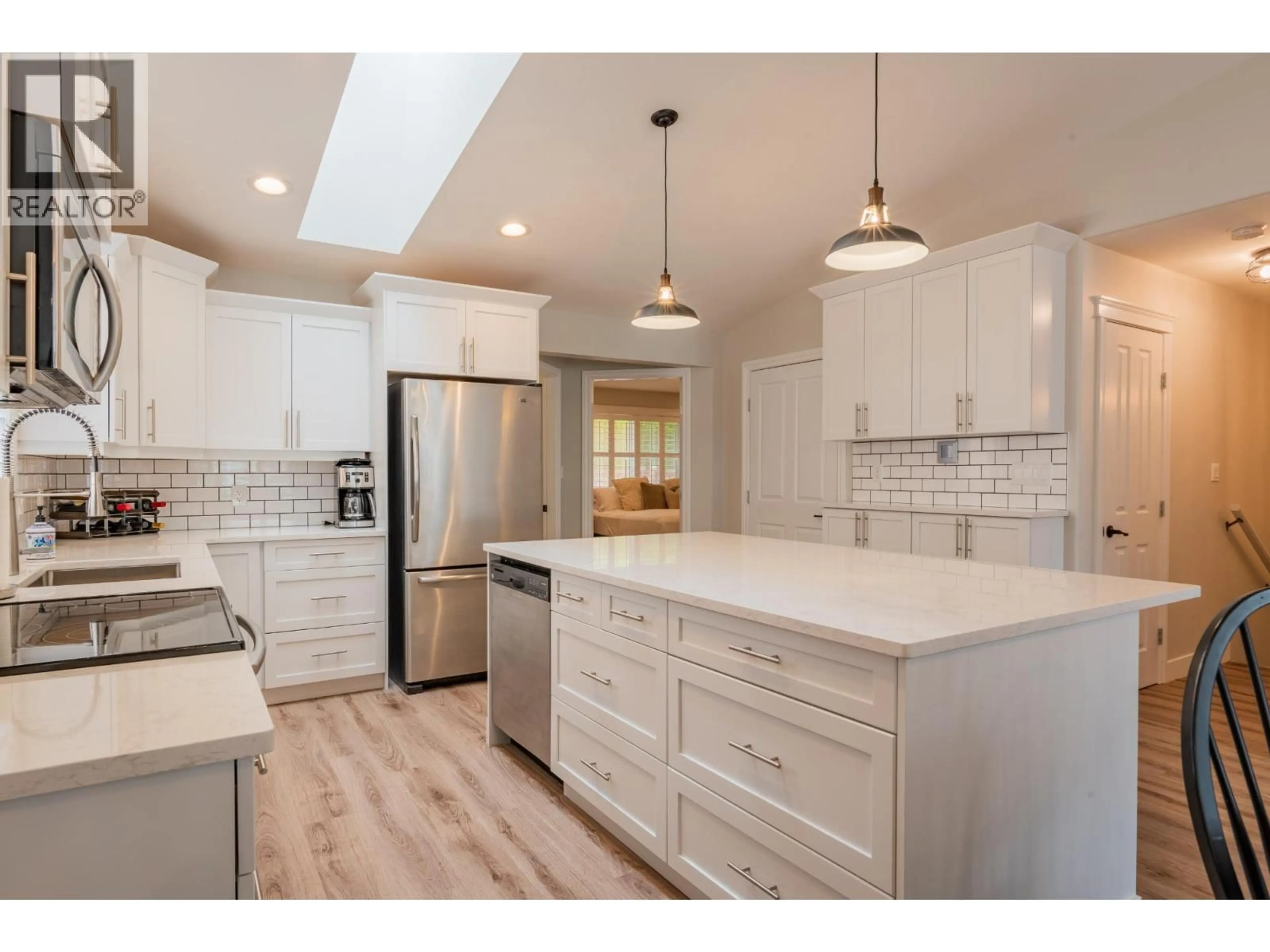 Open concept kitchen, ceramic/tile floor for 7981 BIRCHWOOD DRIVE, Trail British Columbia V1R4Y3