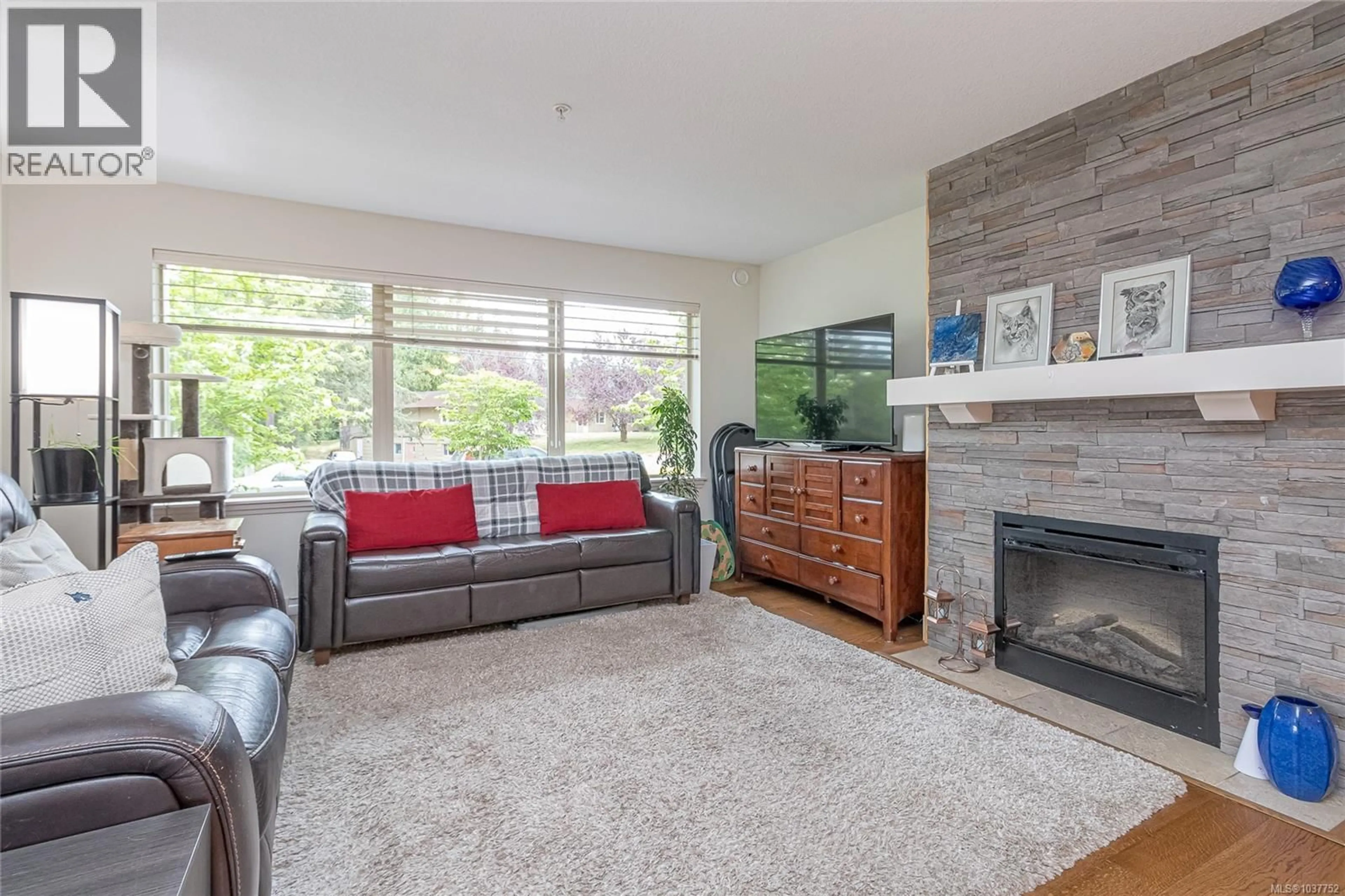 Living room with furniture, unknown for 201 - 257 MOILLIET STREET SOUTH, Parksville British Columbia V9P0B3