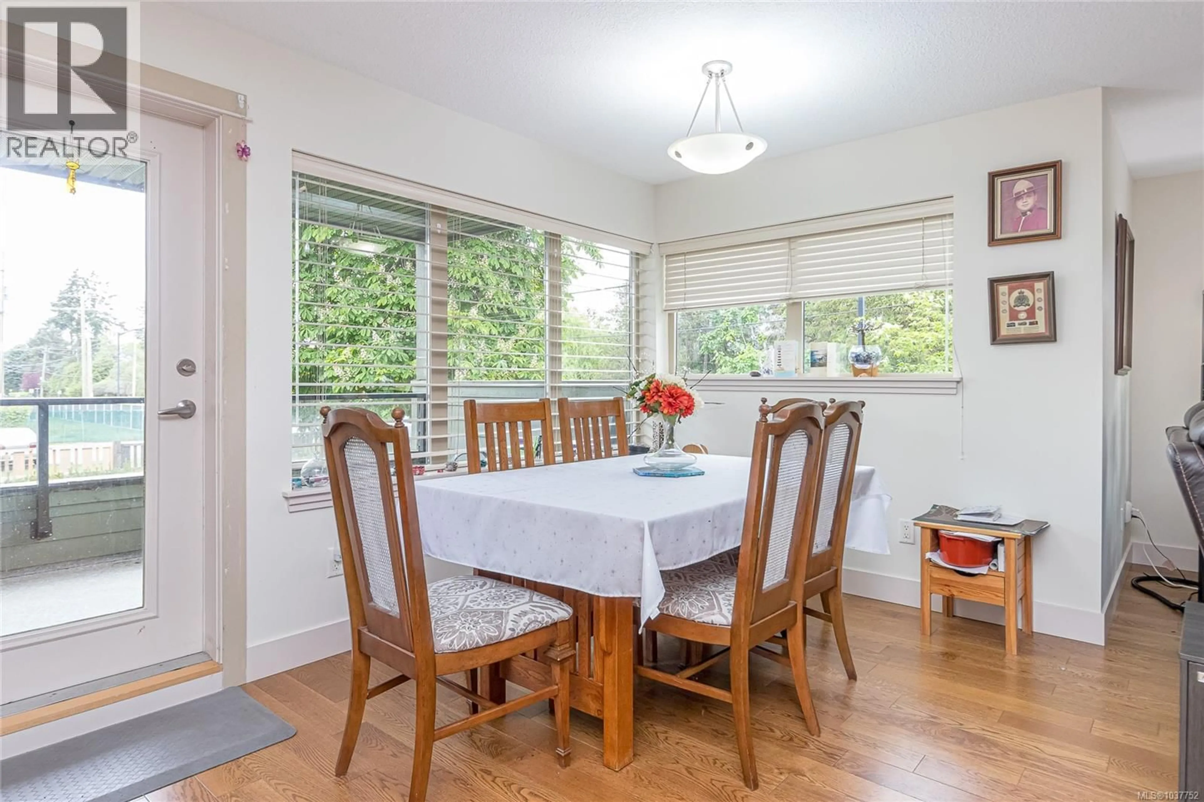 Dining room, wood/laminate floor for 201 - 257 MOILLIET STREET SOUTH, Parksville British Columbia V9P0B3