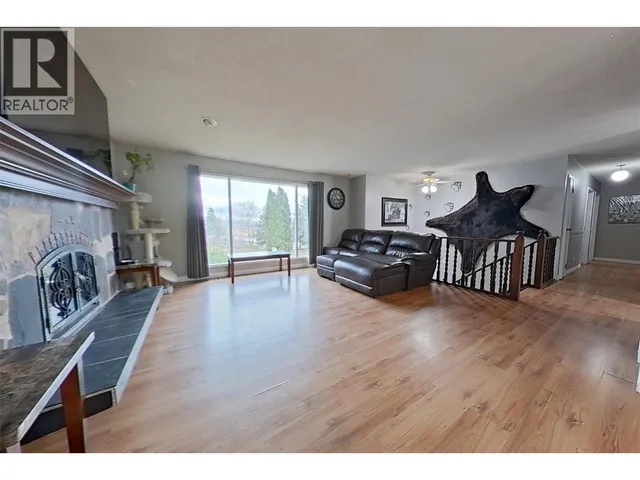 1530 21 HIGHWAY, Creston 3