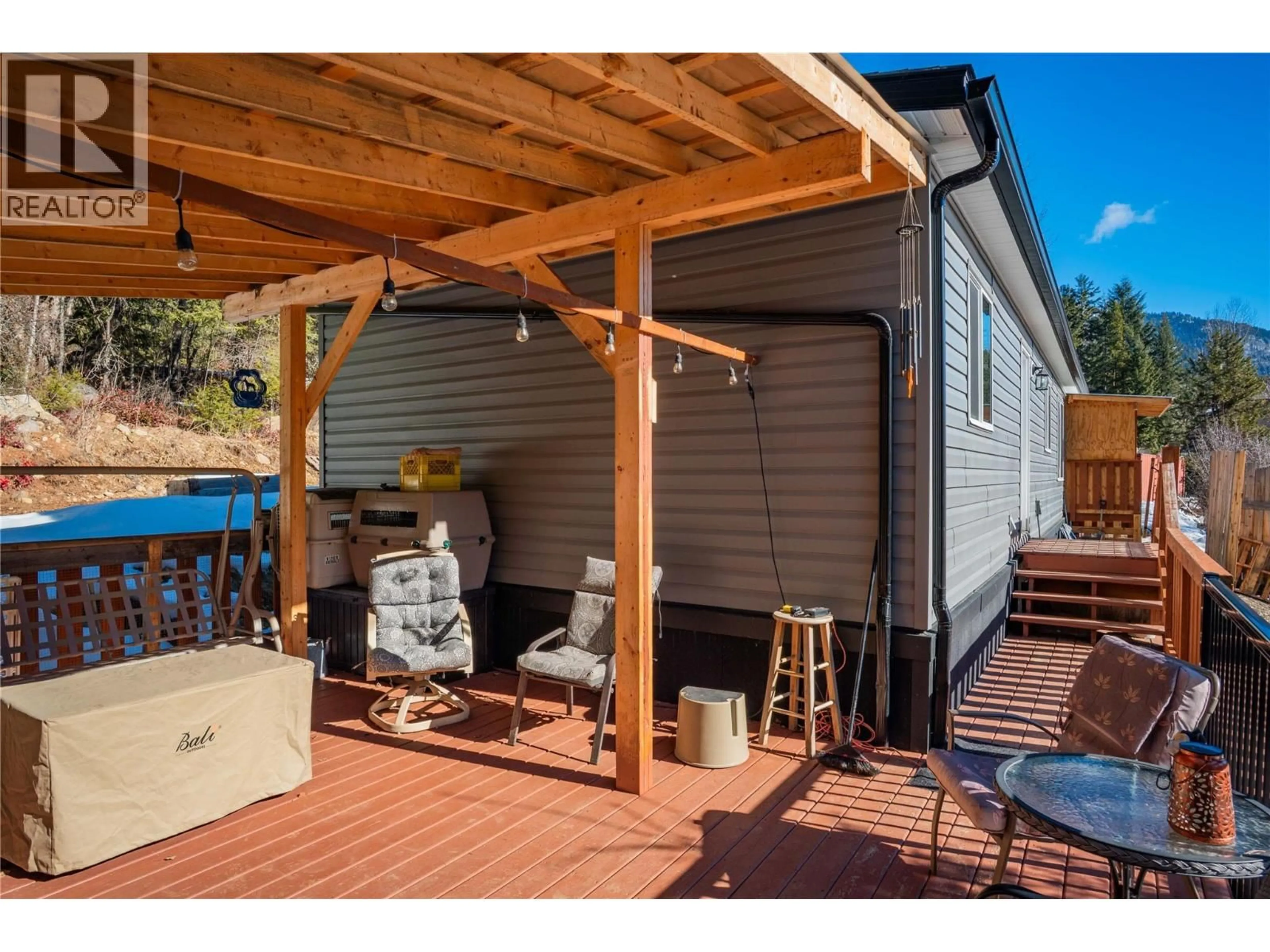Patio, street for 4248 ROSS SPUR ROAD, Ross Spur British Columbia V0G1L1