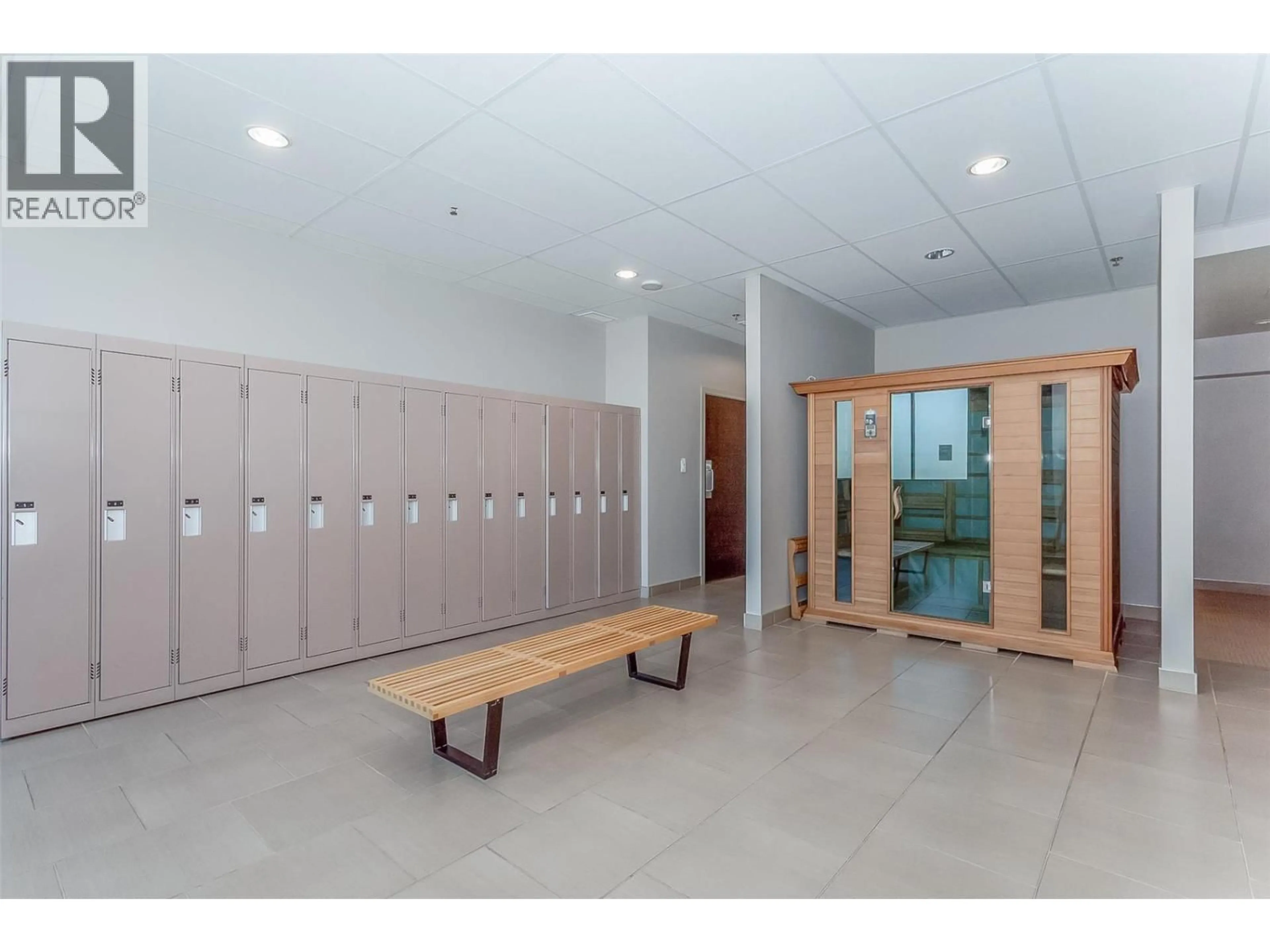 Indoor foyer for 1106 - 2040 SPRINGFIELD ROAD, Kelowna British Columbia V1Y9N7