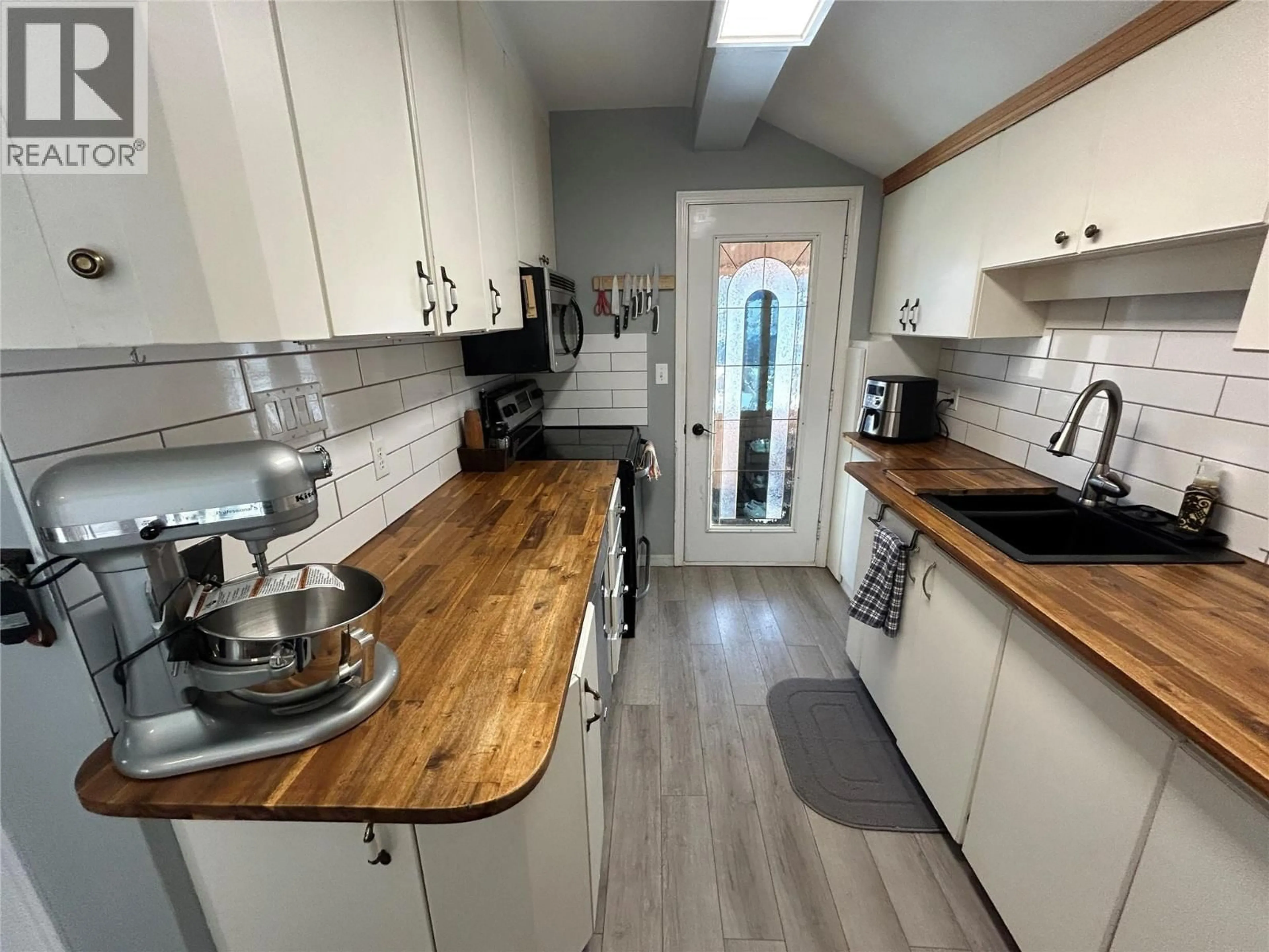Standard kitchen, wood/laminate floor for 30 101 AVENUE, Kimberley British Columbia V1A1A3