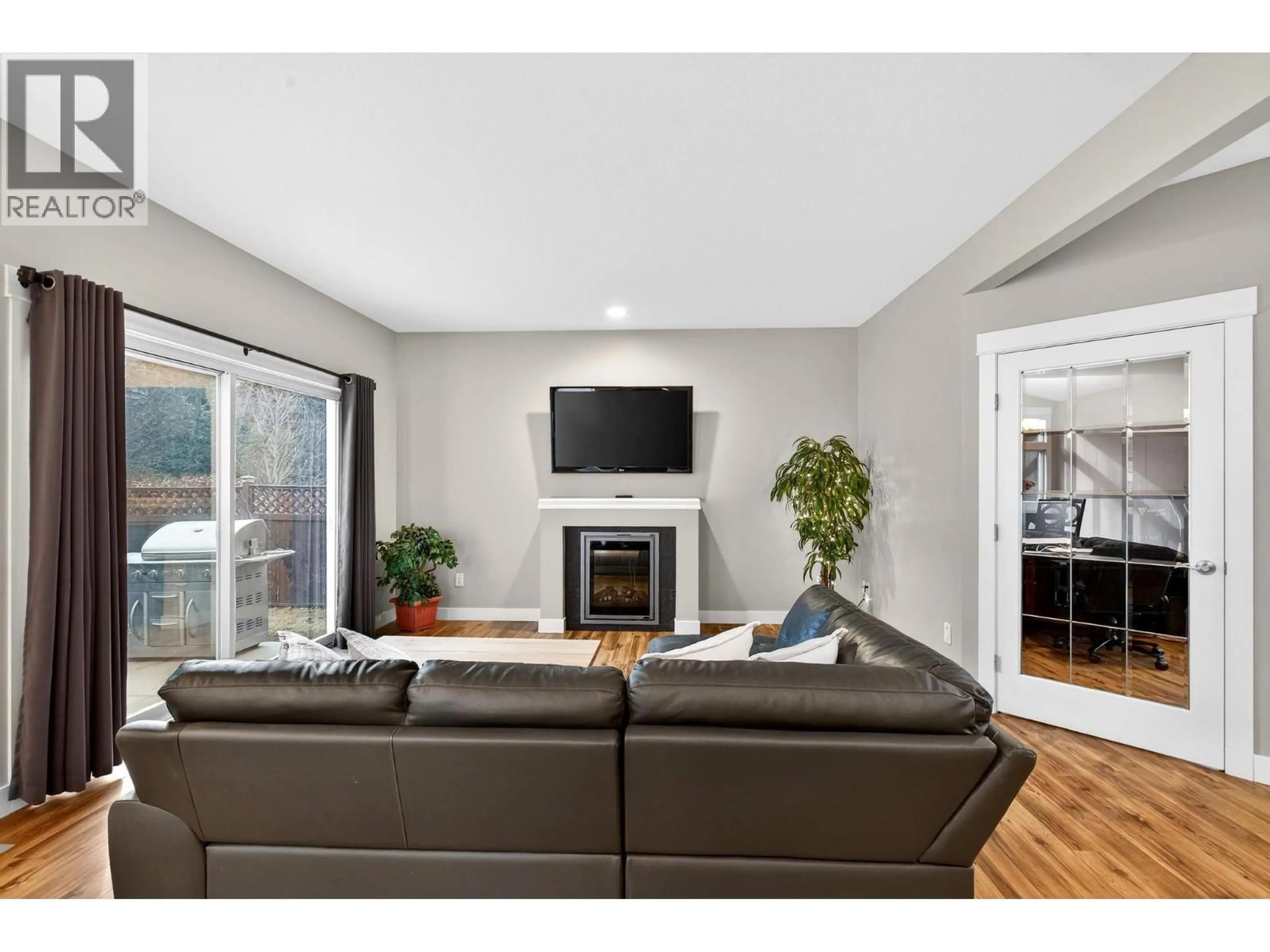 Living room with furniture, wood/laminate floor for 44 - 3293 BROADVIEW ROAD, West Kelowna British Columbia V4T3C8