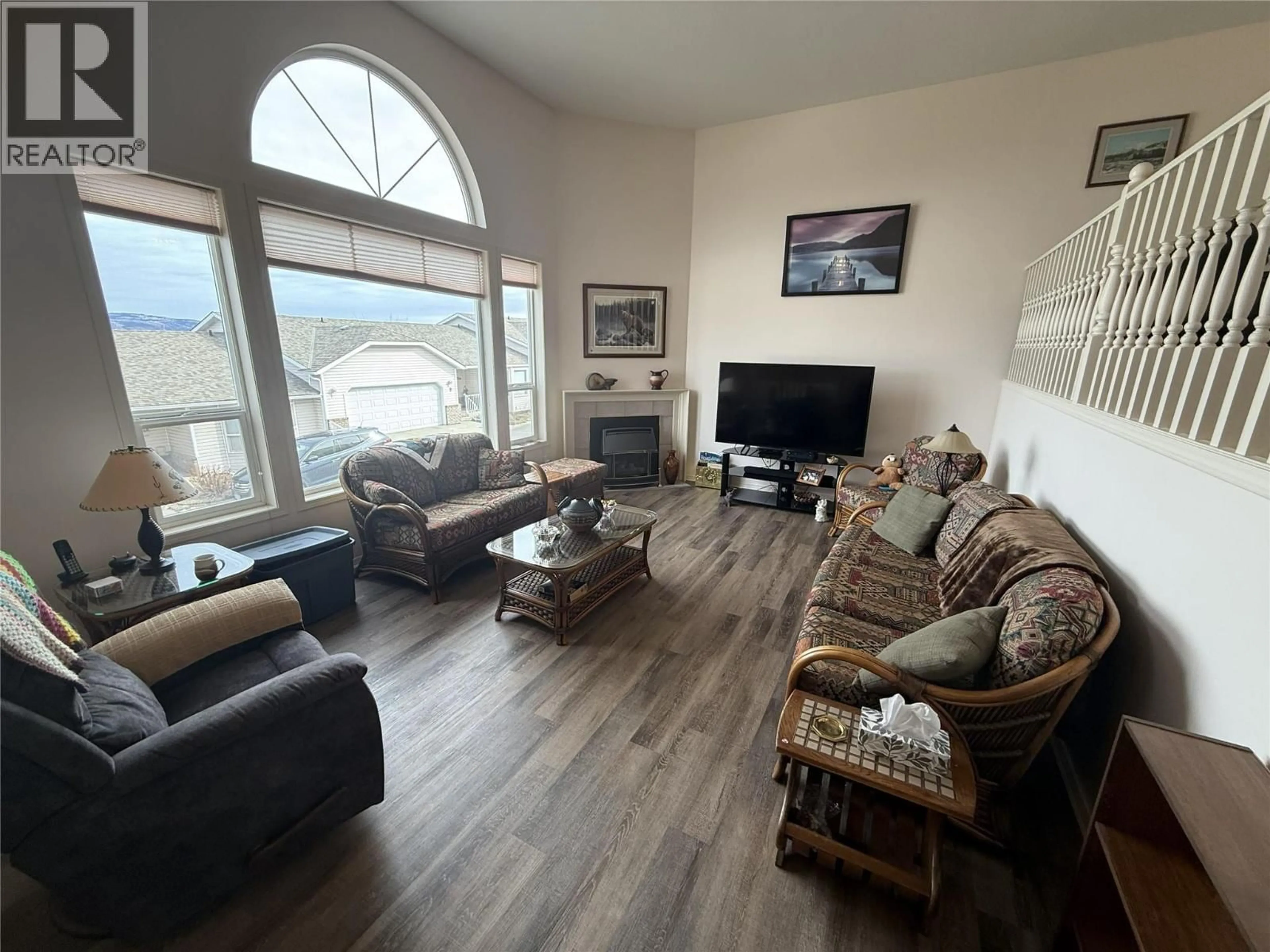 Living room with furniture, unknown for 32 - 2022 PACIFIC WAY, Kamloops British Columbia V1S1T1