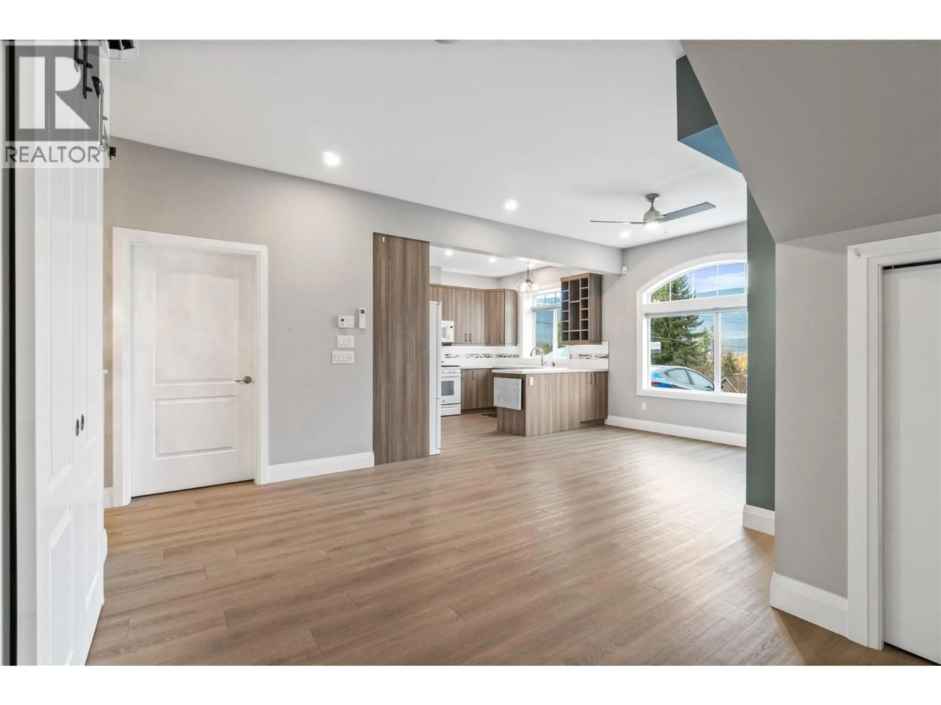 Open concept kitchen, unknown for 37 - 1070 1 STREET SOUTHEAST, Salmon Arm British Columbia V1E0B6