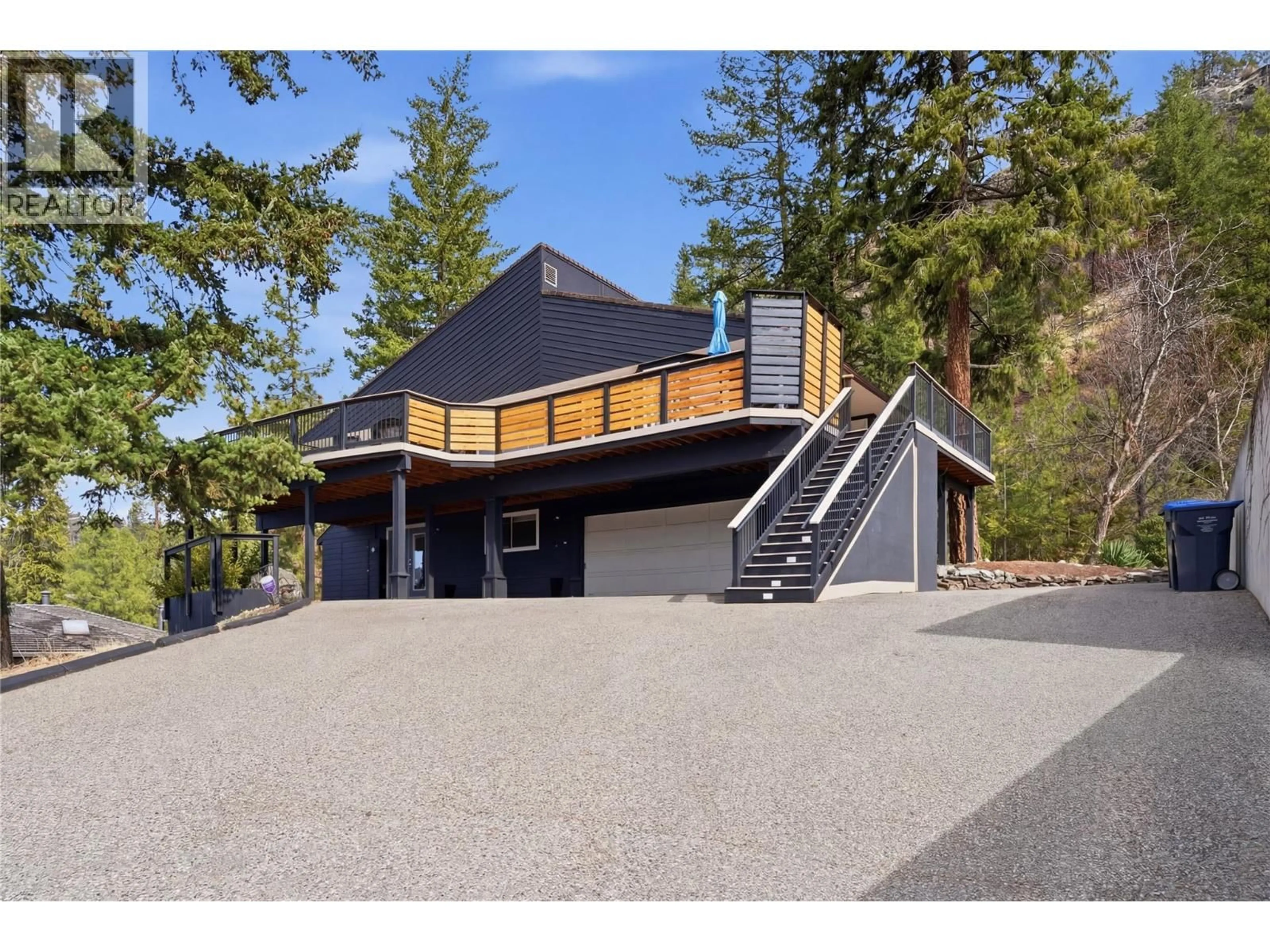 Home with vinyl exterior material, unknown for 1130 LYNN COURT, Kelowna British Columbia V1V1H1