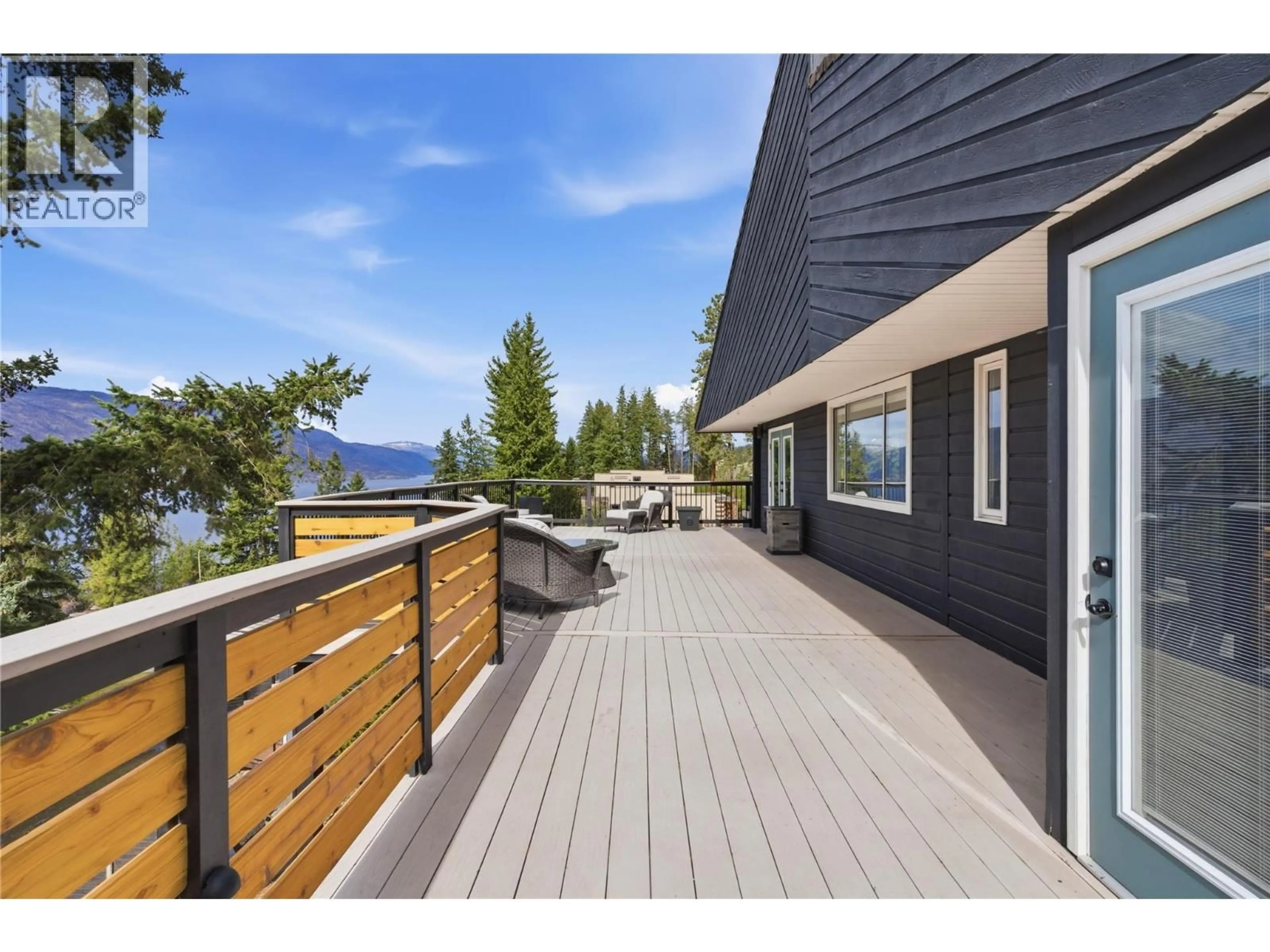 Patio, water/lake/river/ocean view for 1130 LYNN COURT, Kelowna British Columbia V1V1H1